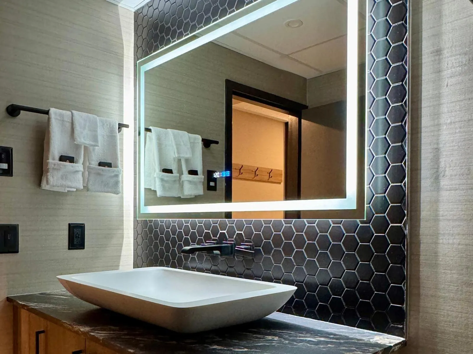 Bathroom in Carriage House Hotel and Conference Centre