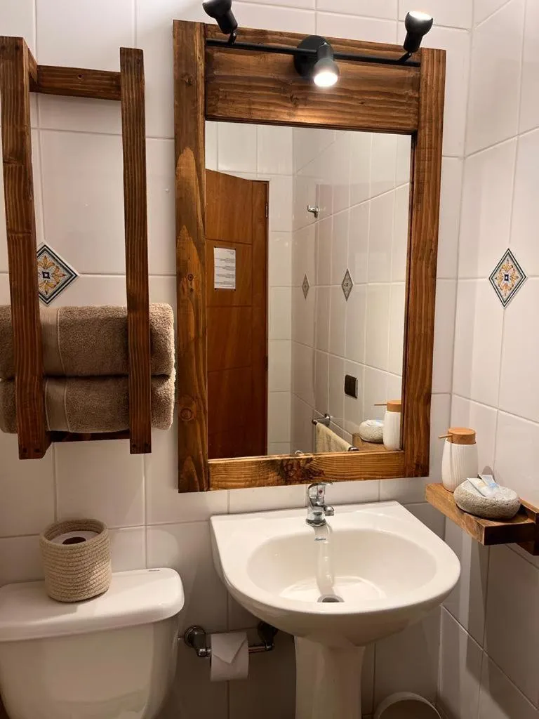 Toilet in Blumen Hotel