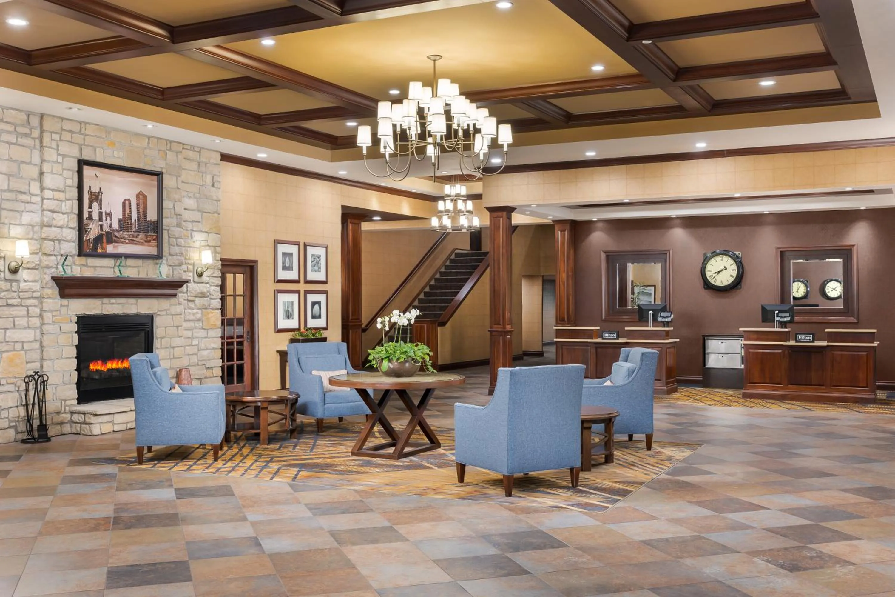 Lobby or reception in DoubleTree by Hilton Cincinnati Airport