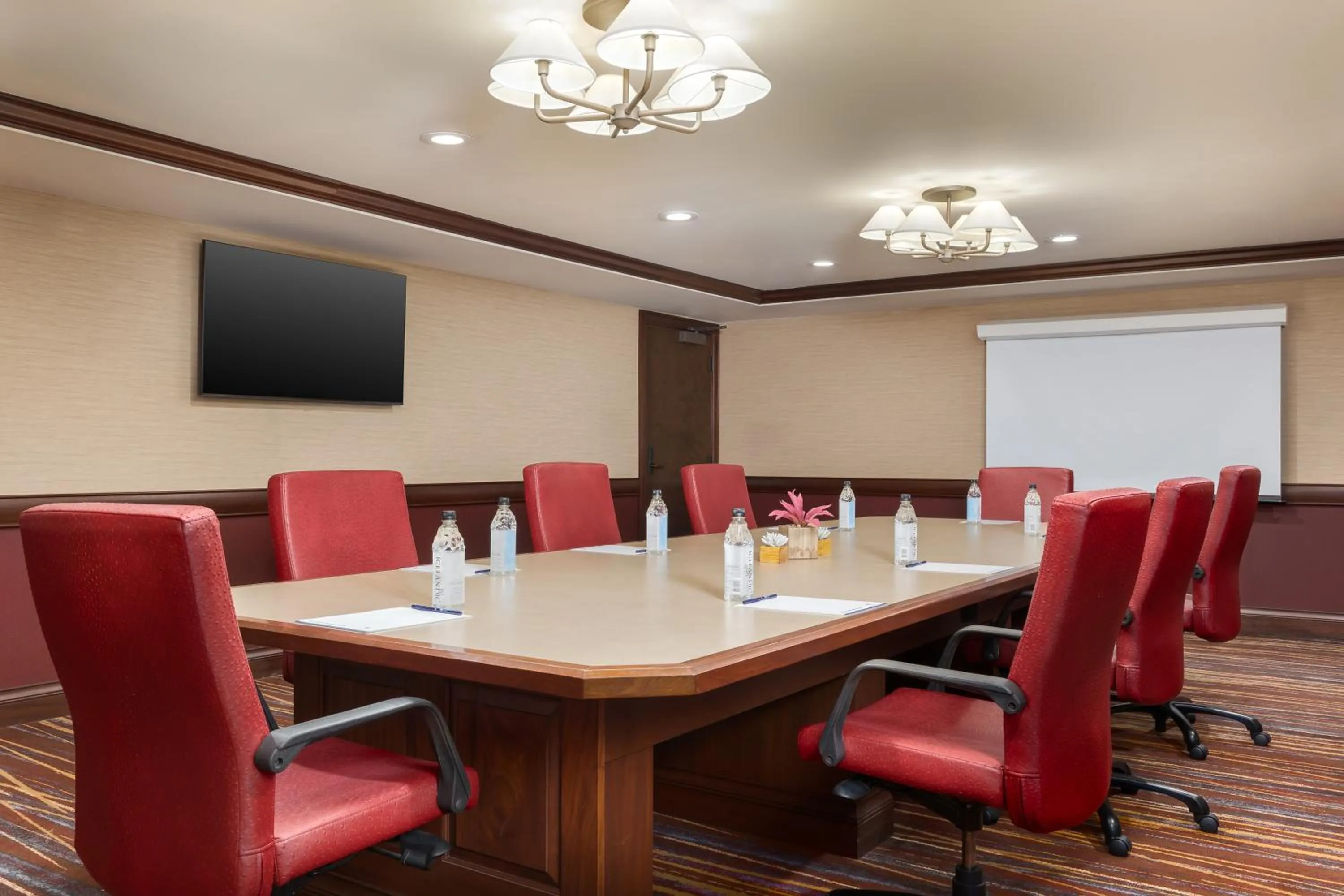 Meeting/conference room in DoubleTree by Hilton Cincinnati Airport