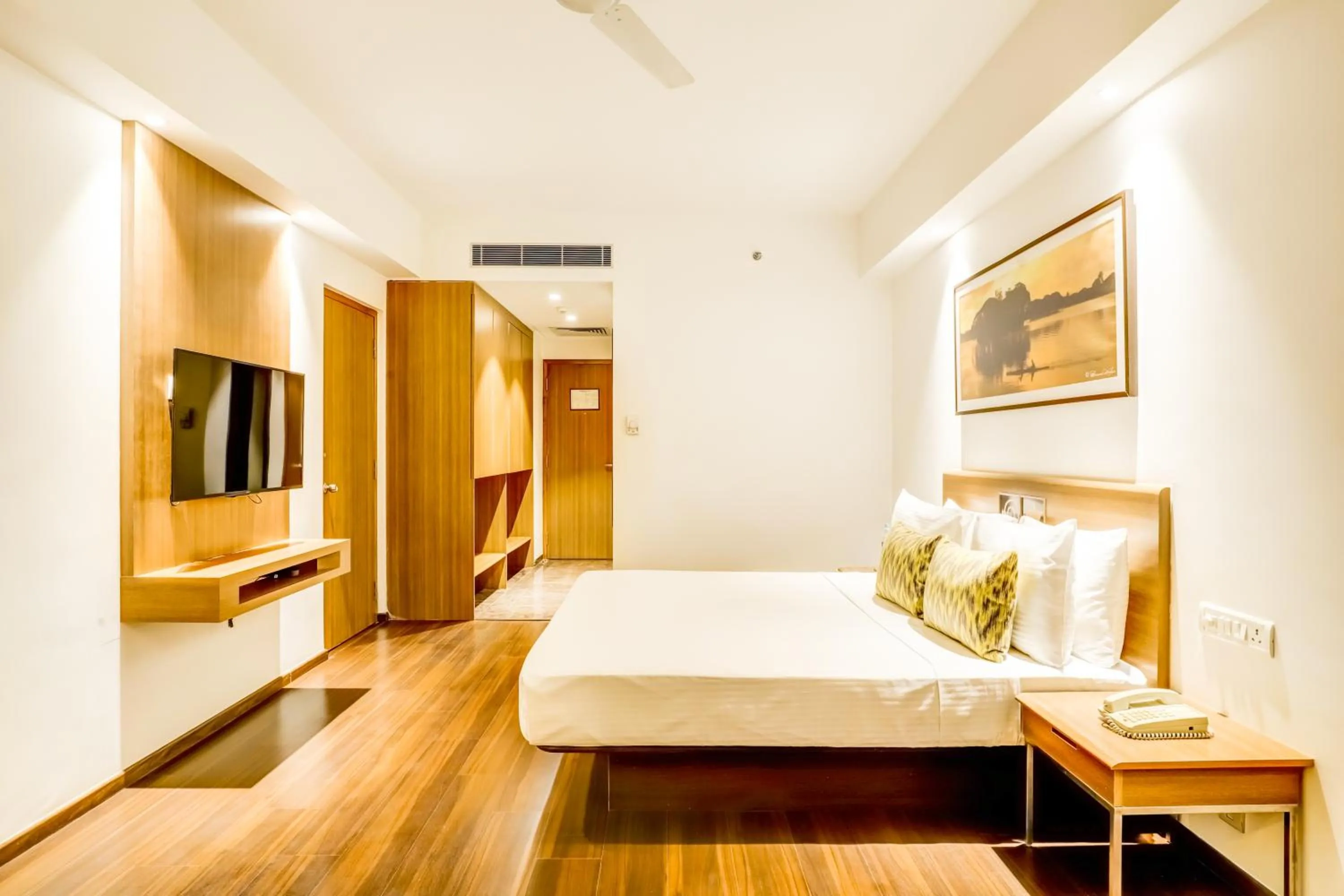 Bed in Lemon Tree Hotel Electronics City