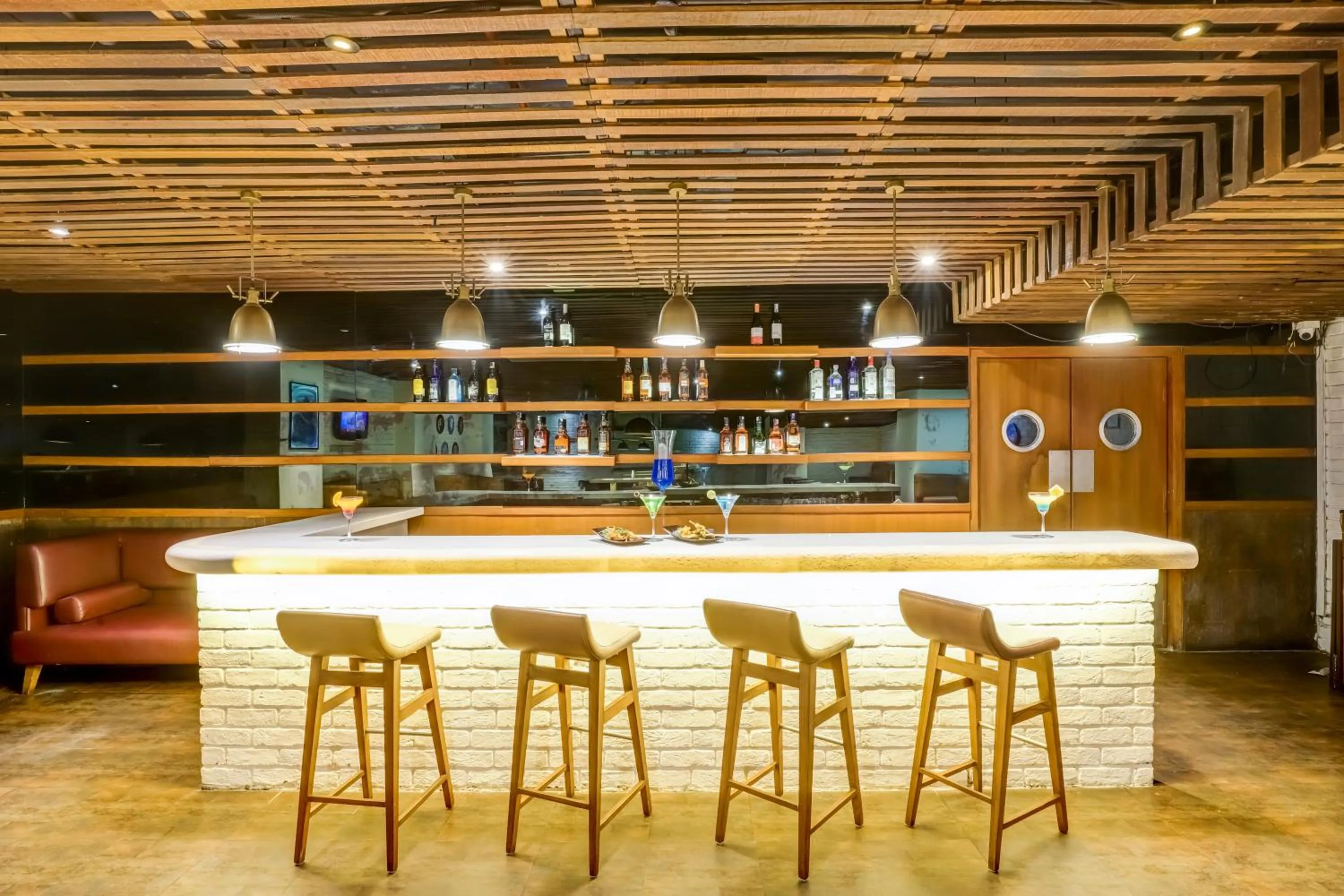 Lounge or bar in Lemon Tree Hotel Electronics City