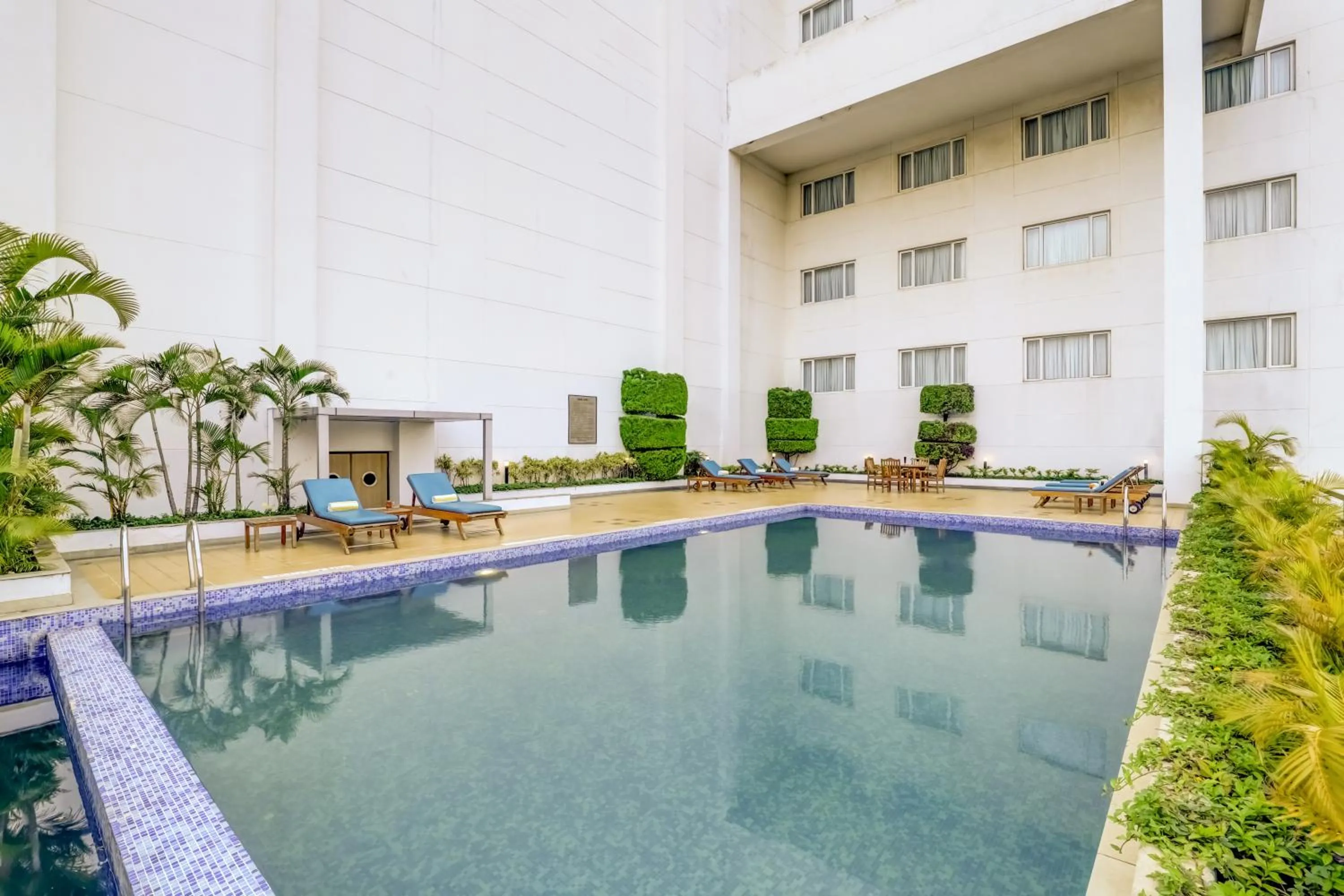 Swimming pool in Lemon Tree Hotel Electronics City