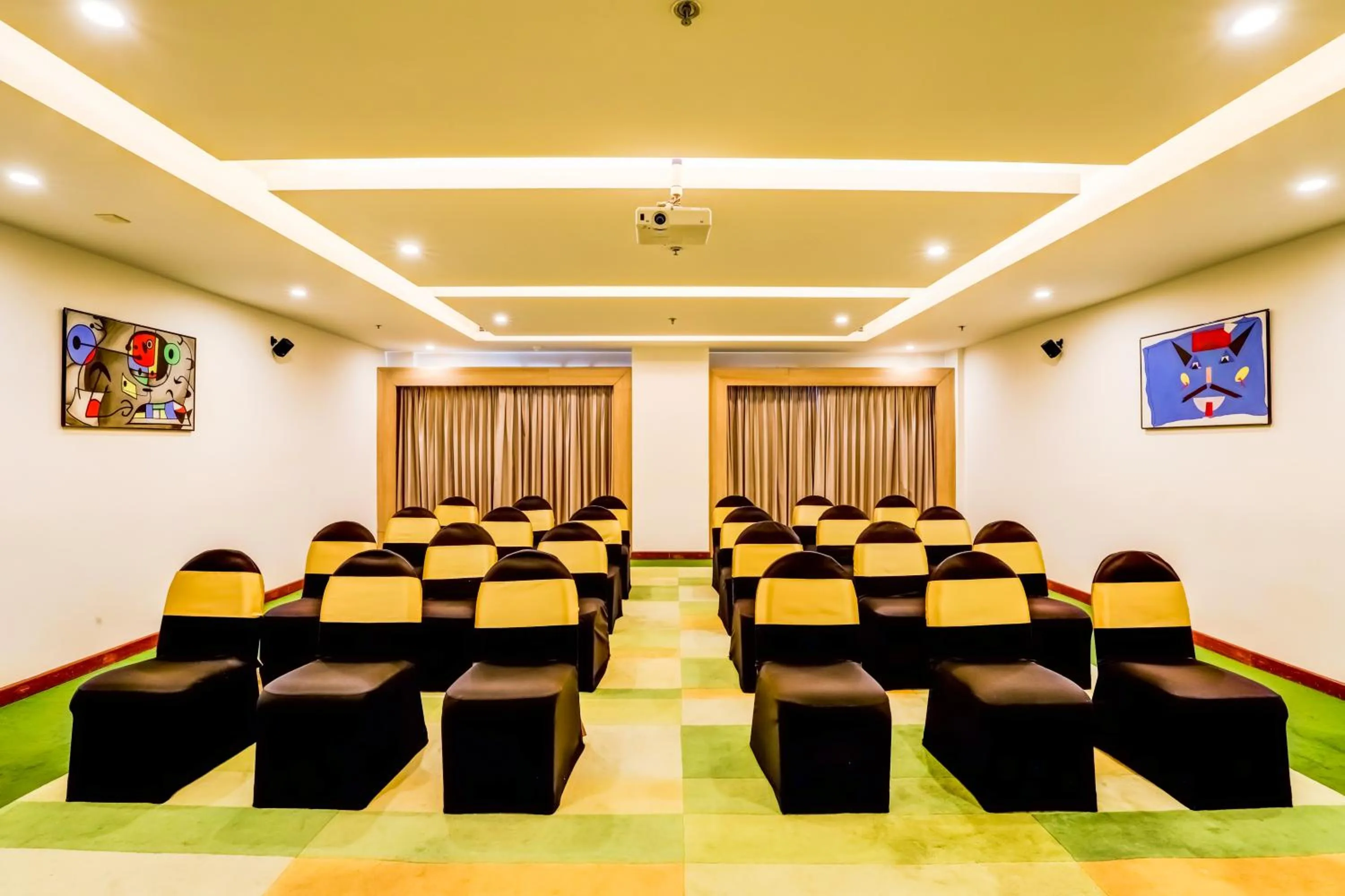 Meeting/conference room in Lemon Tree Hotel Electronics City