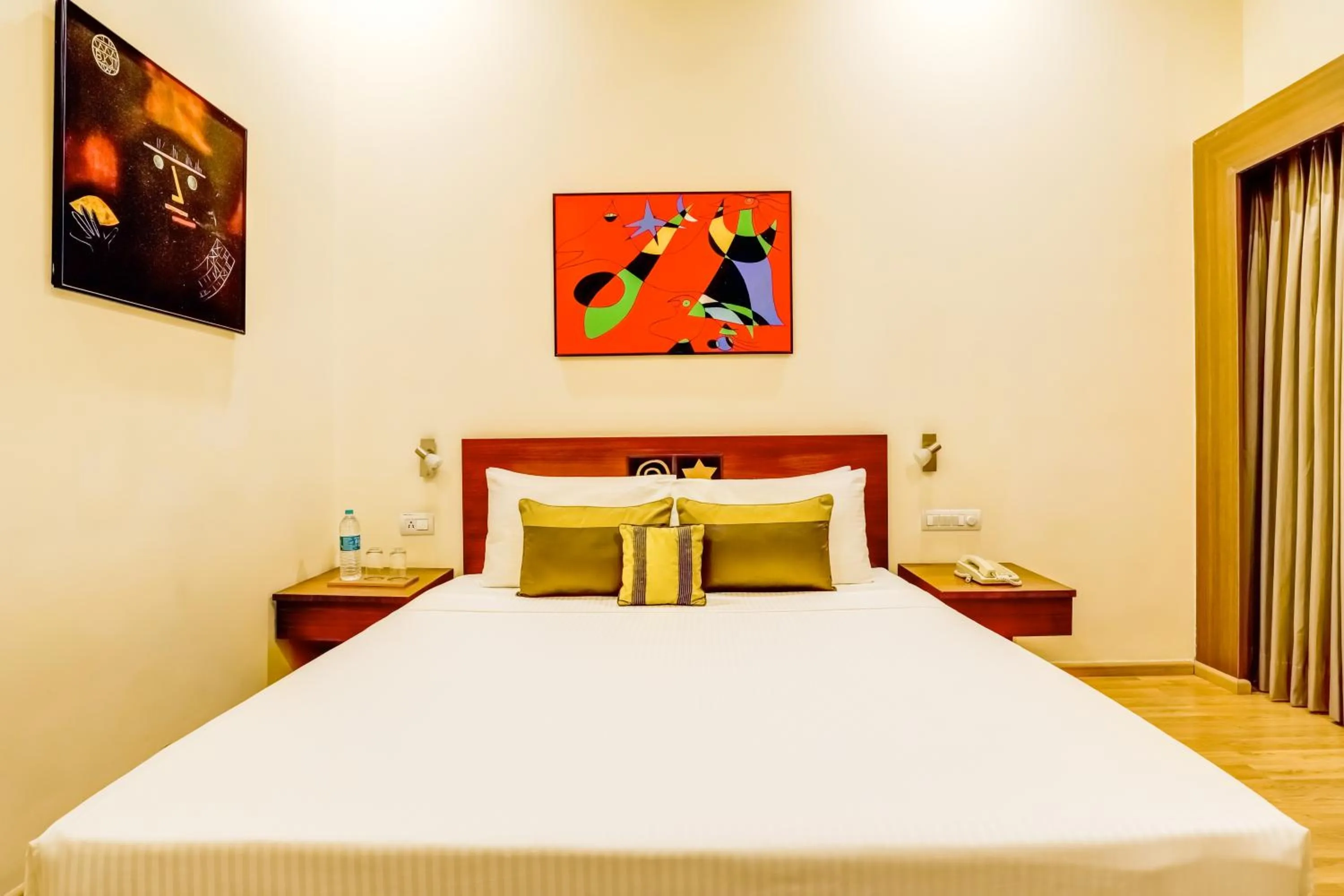 Bed in Lemon Tree Hotel Electronics City