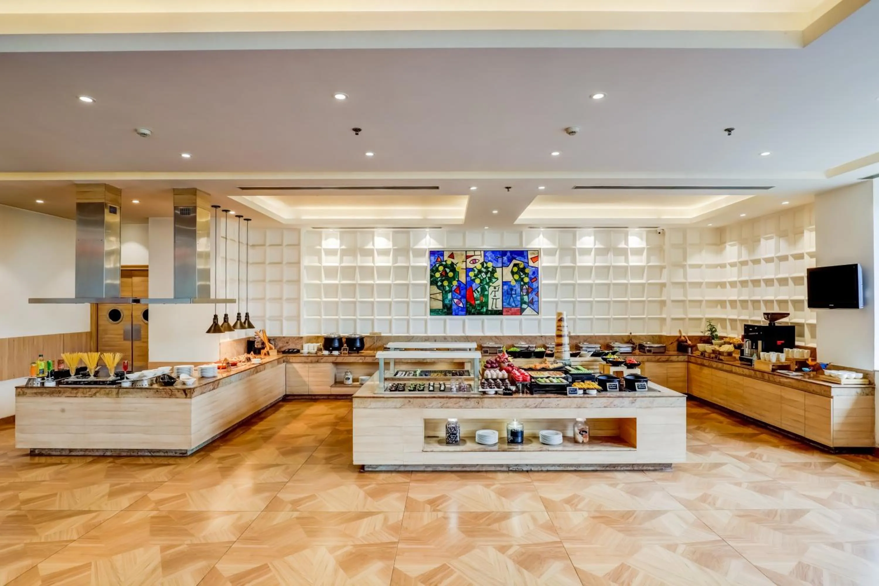 Kitchen or kitchenette in Lemon Tree Hotel Electronics City