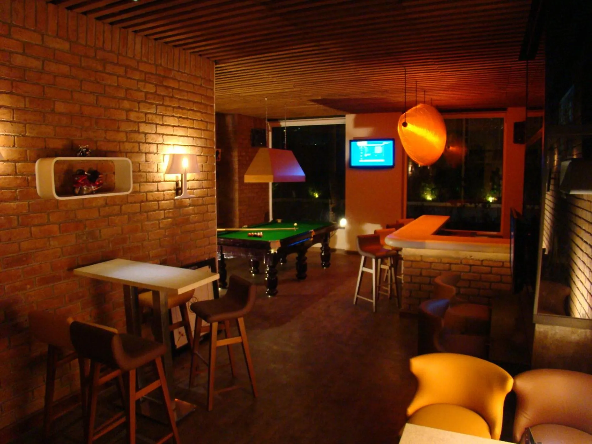 Lounge or bar in Lemon Tree Hotel Chennai