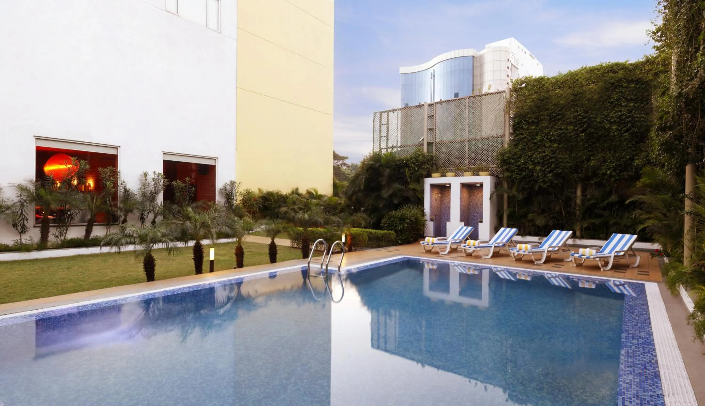 Swimming pool in Lemon Tree Hotel Chennai
