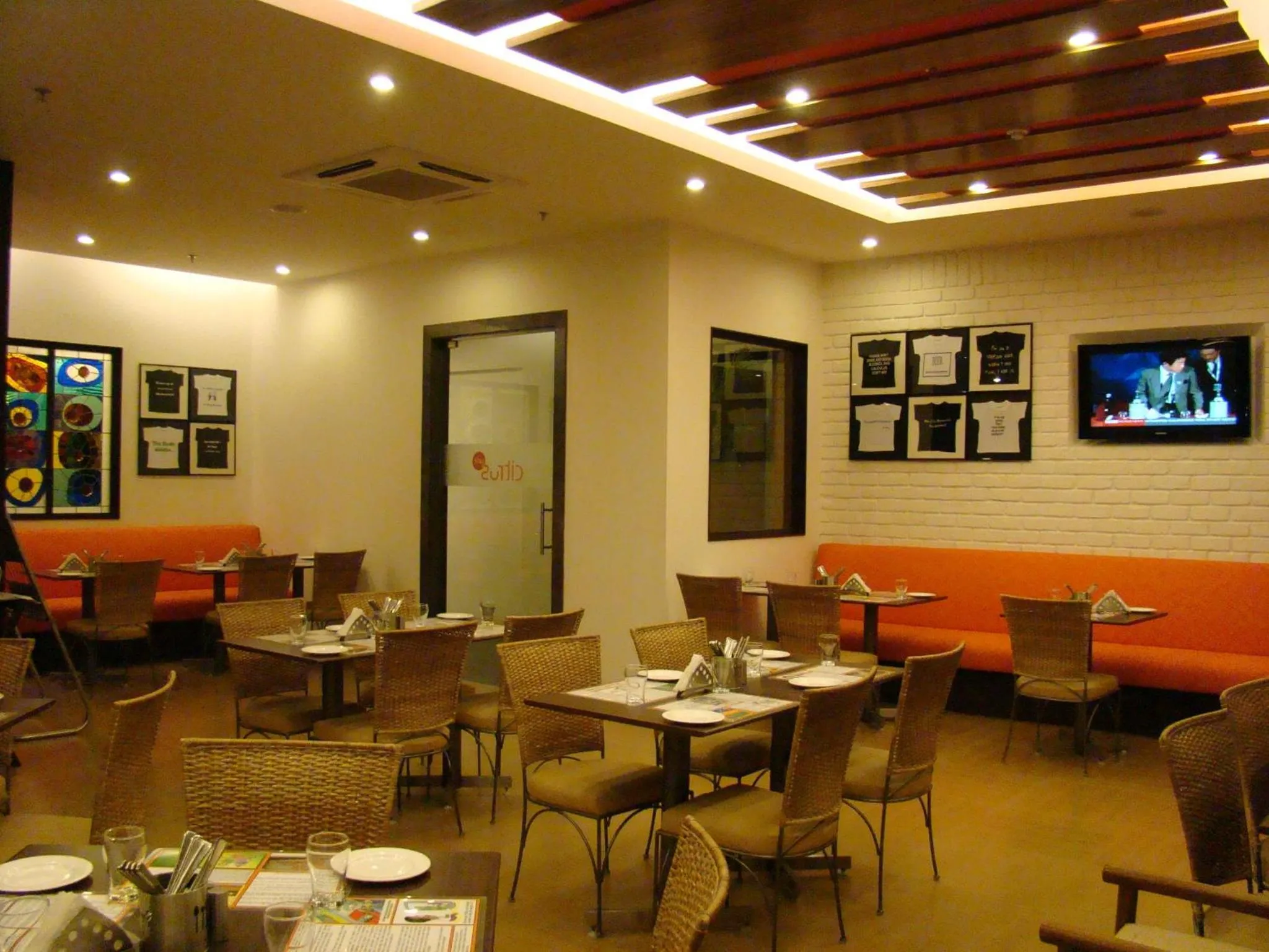 Restaurant/places to eat in Lemon Tree Hotel Chennai