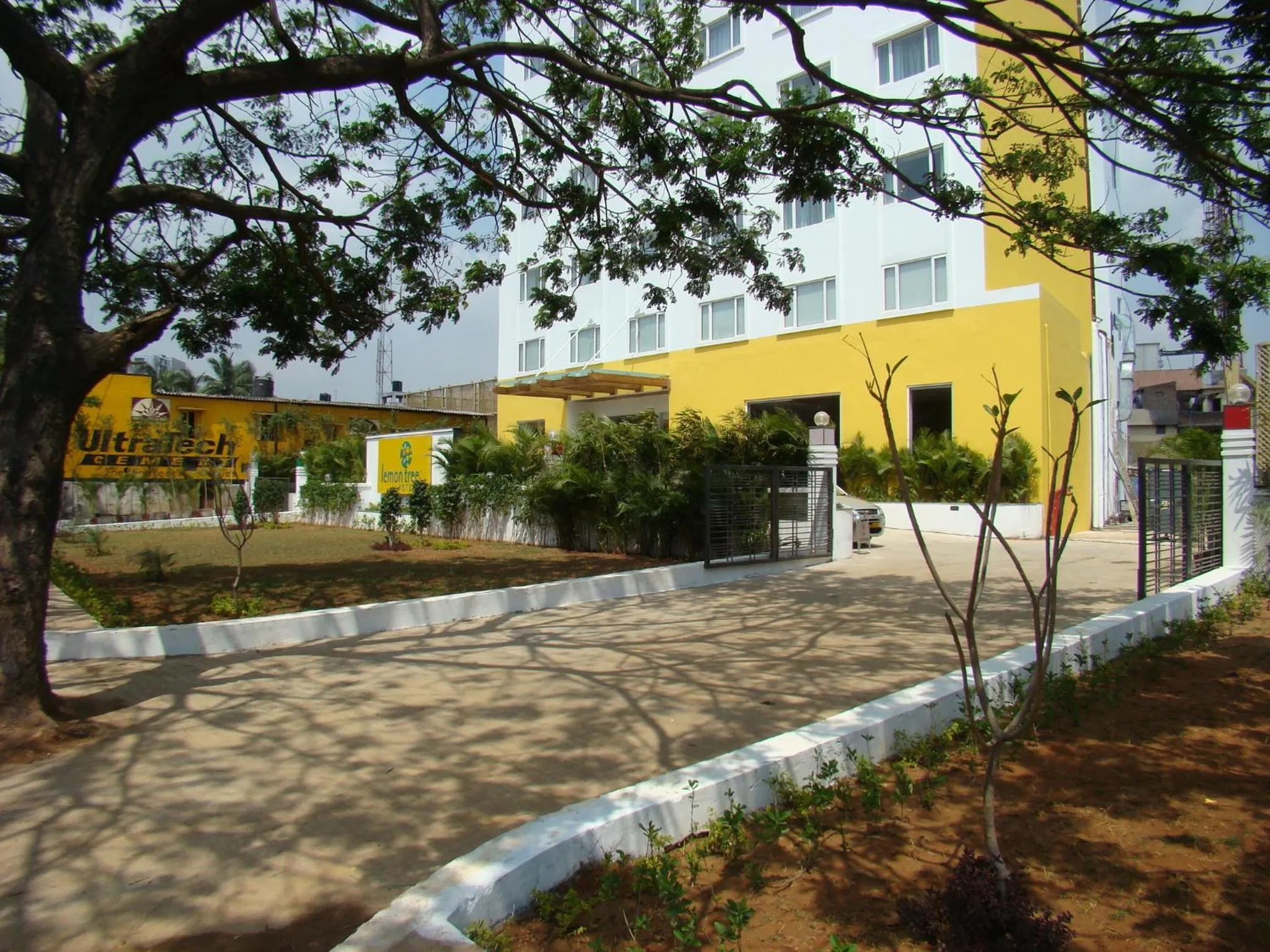 Facade/entrance in Lemon Tree Hotel Chennai