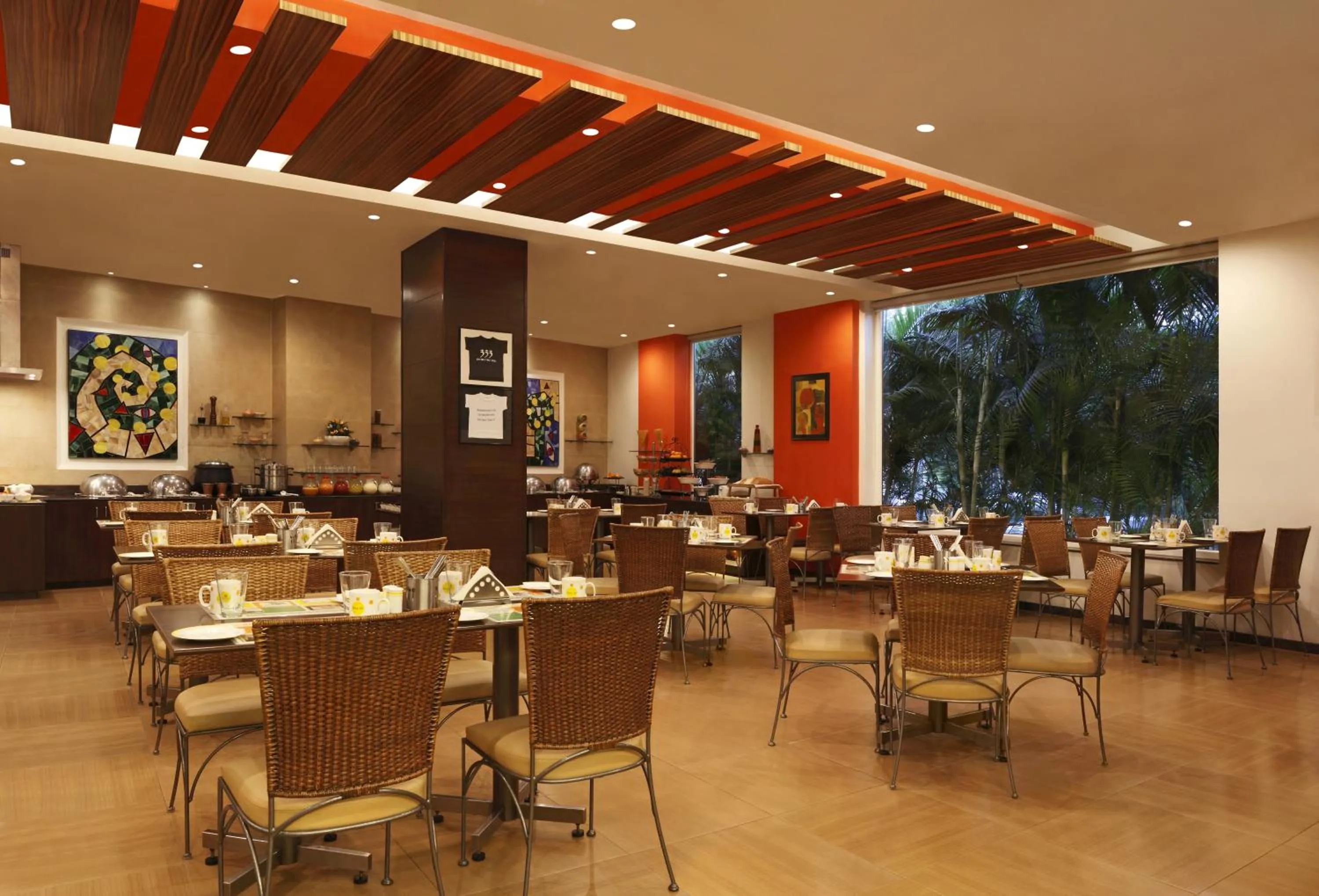 Restaurant/places to eat in Lemon Tree Hotel Chennai