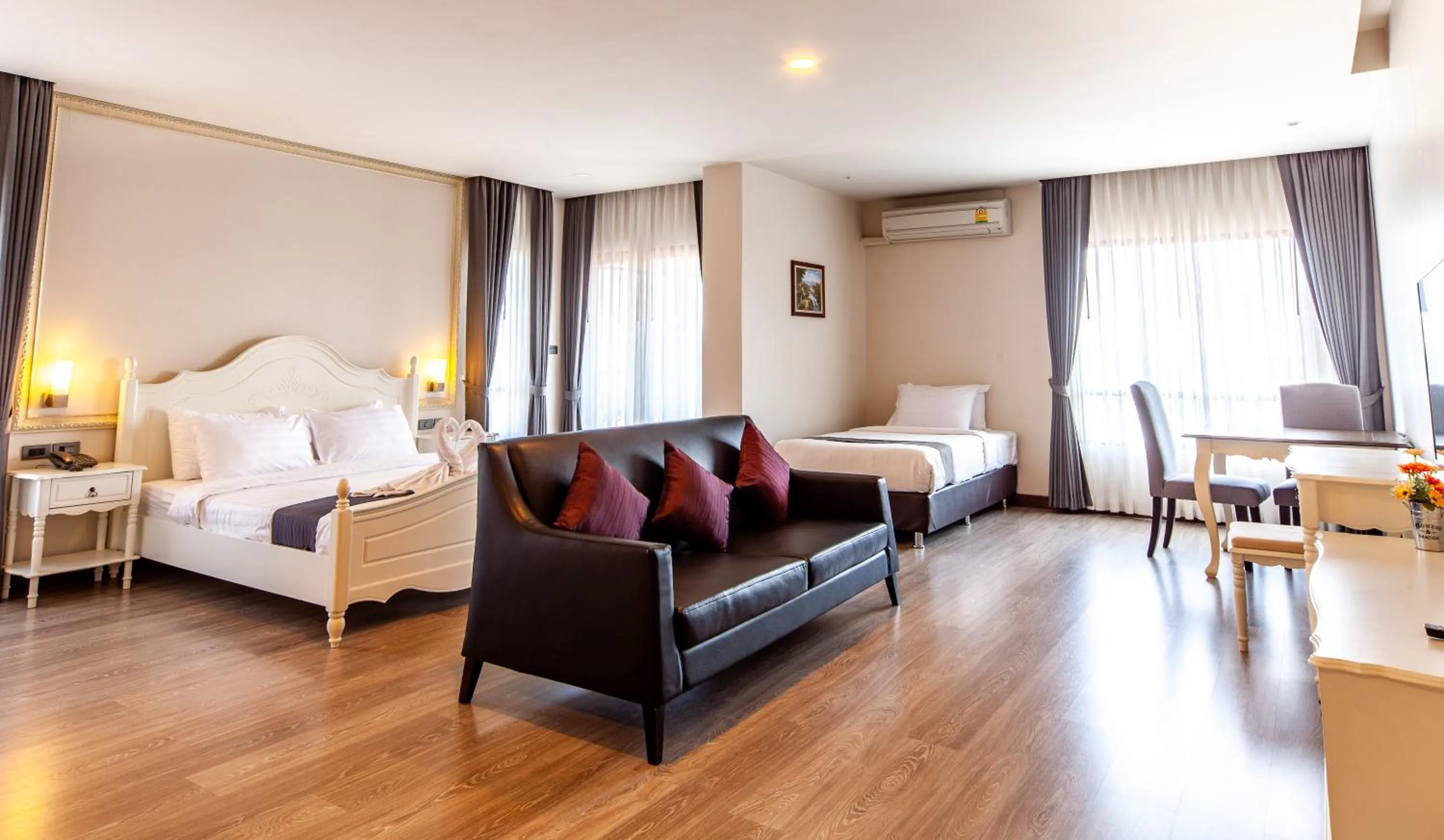 Photo of the whole room, Bed in Rung Aroon Hotel By Le Siri