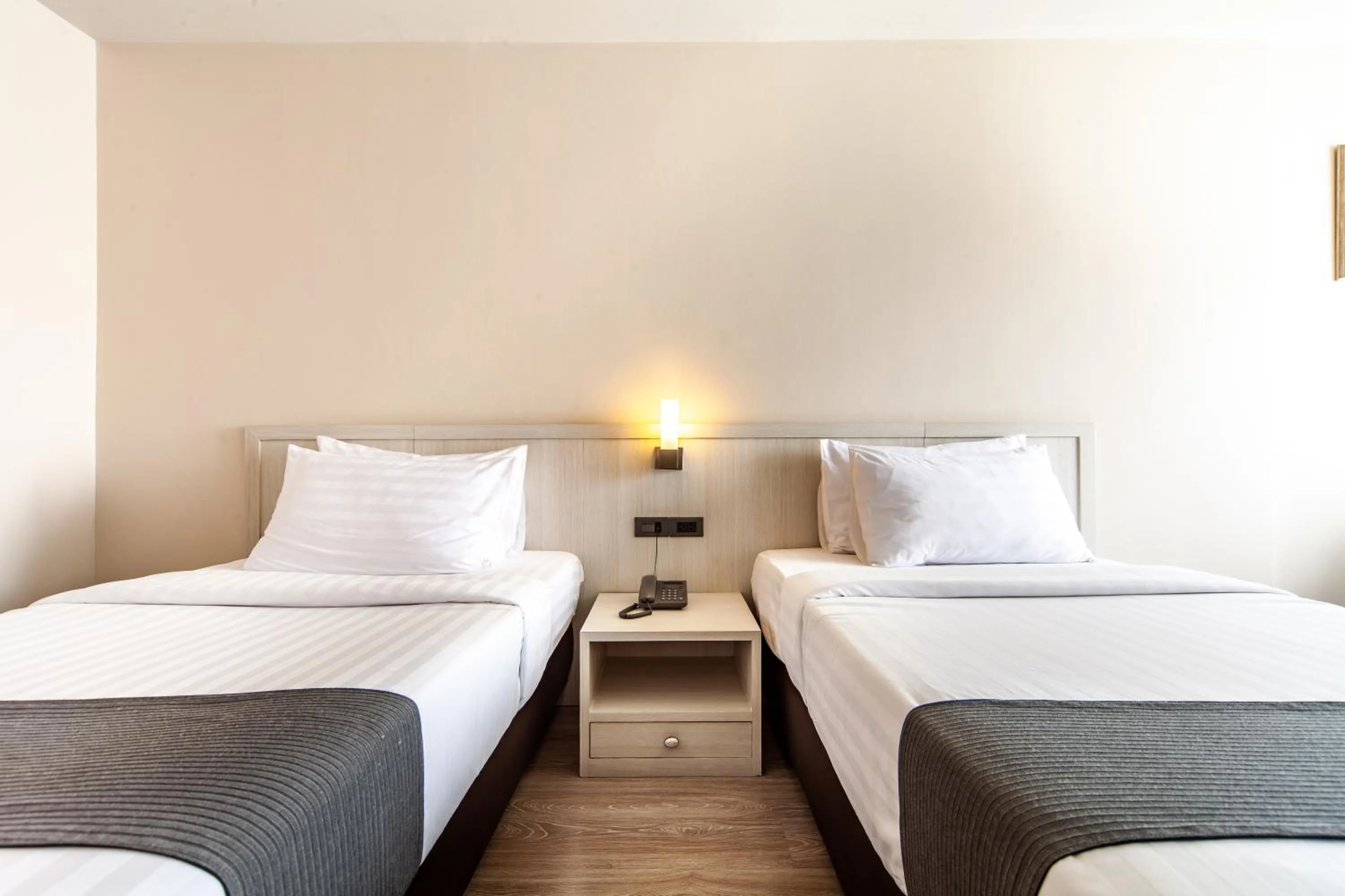 Bed in Rung Aroon Hotel By Le Siri