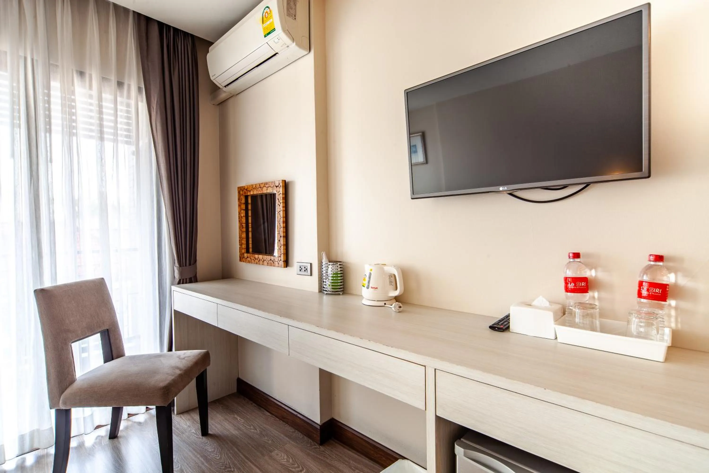 Bedroom in Rung Aroon Hotel By Le Siri