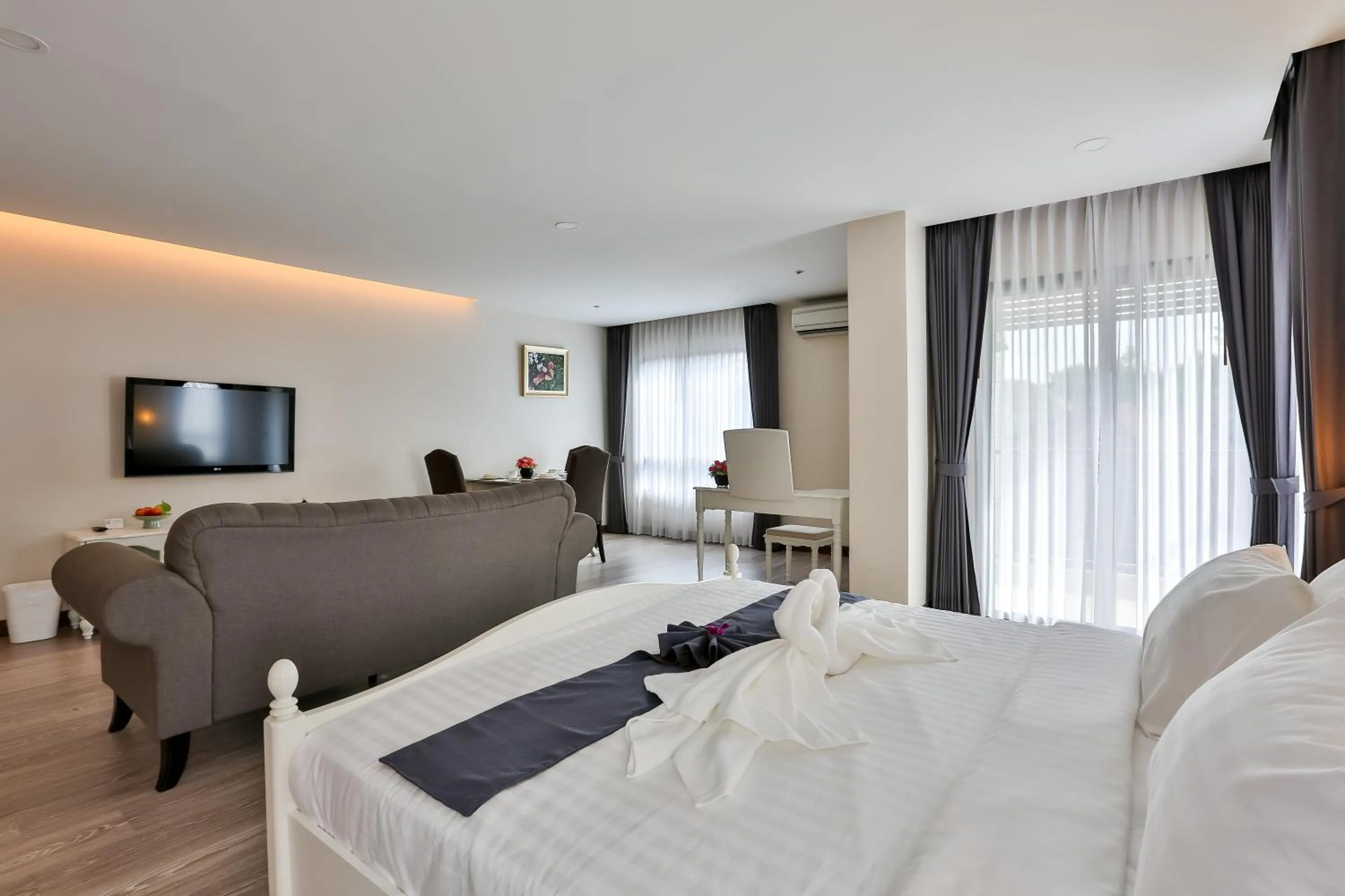 Decorative detail, Bed in Rung Aroon Hotel By Le Siri