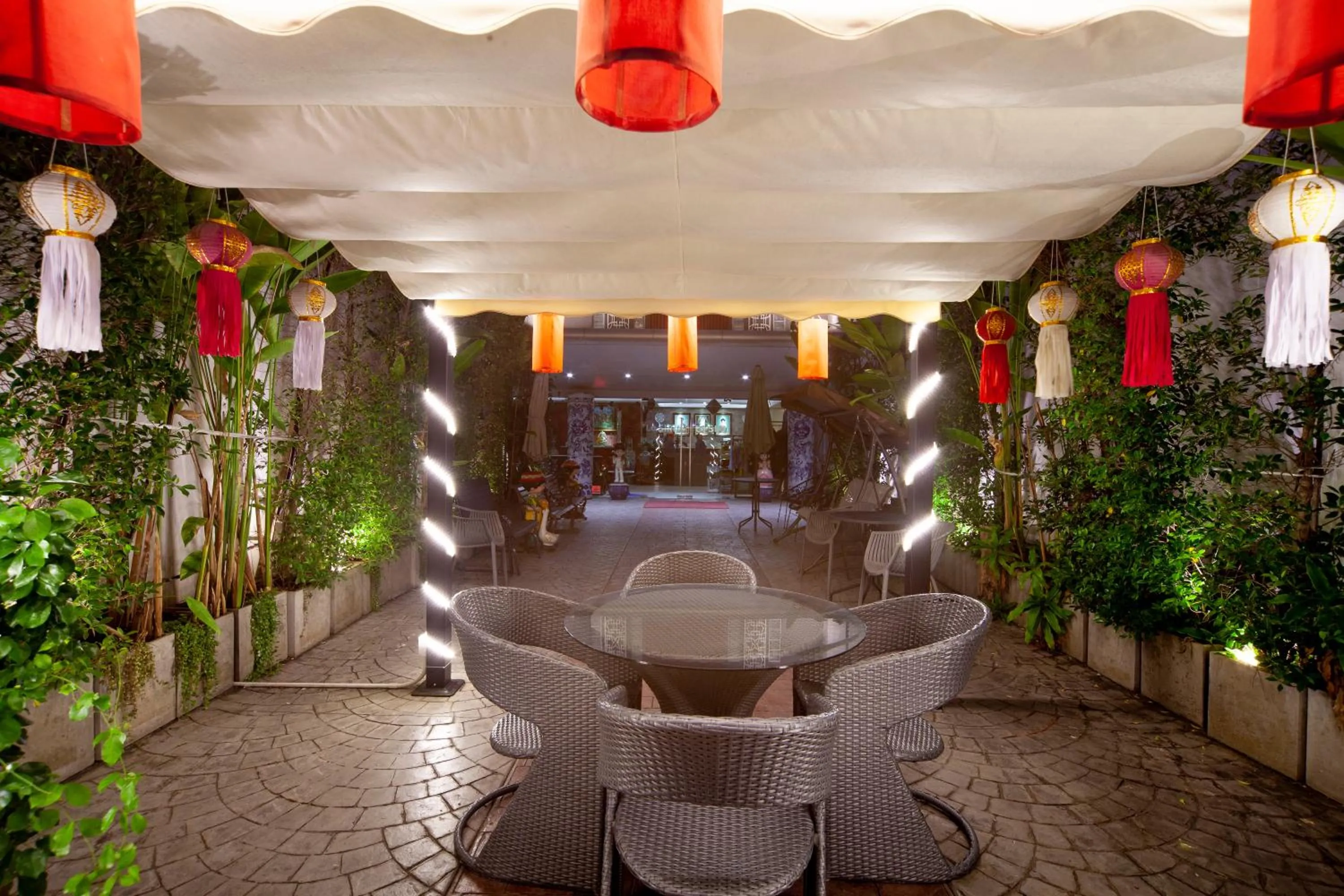 Garden in Rung Aroon Hotel By Le Siri