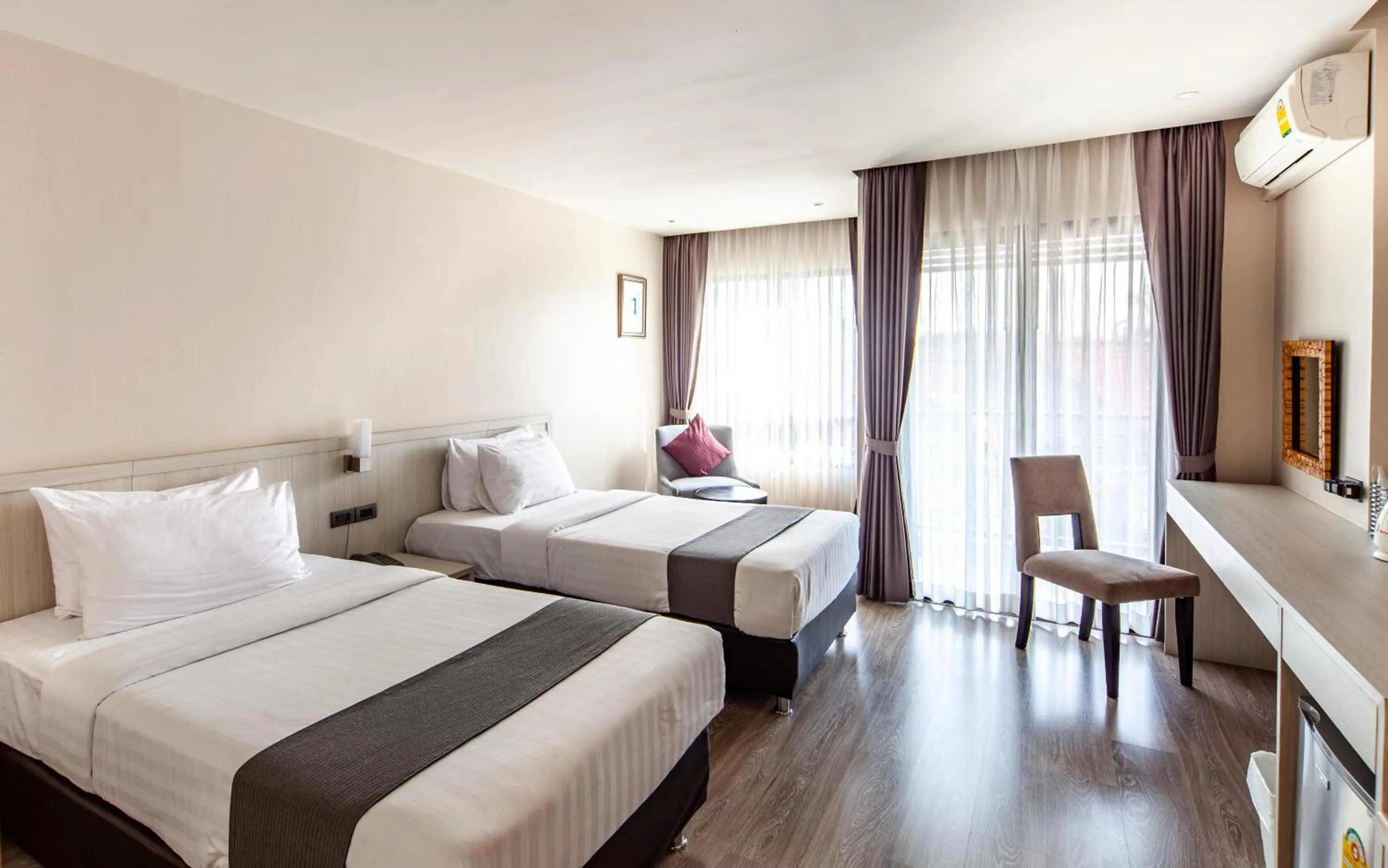 Photo of the whole room, Bed in Rung Aroon Hotel By Le Siri