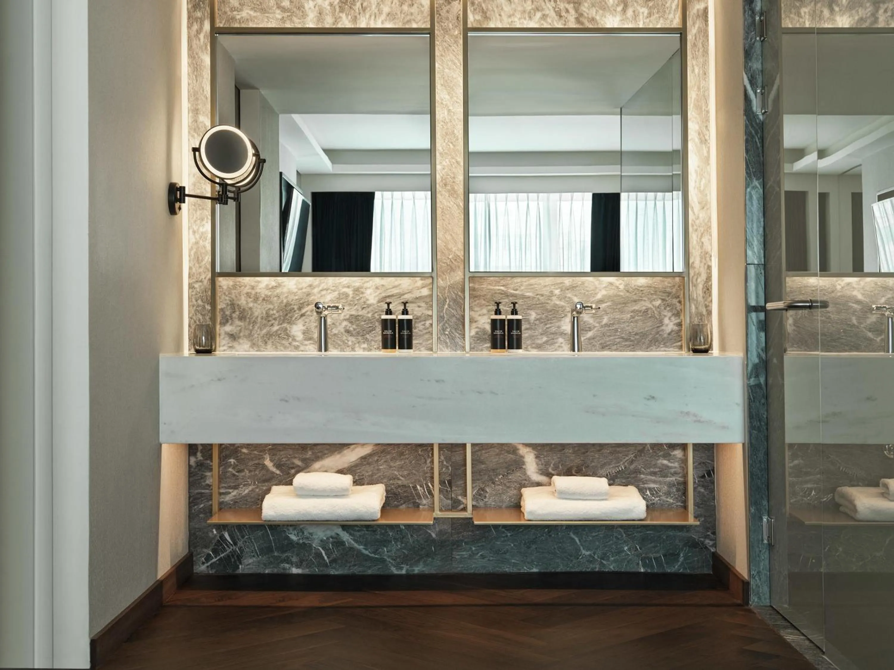 Bathroom, Bed in Grand Hyatt Athens