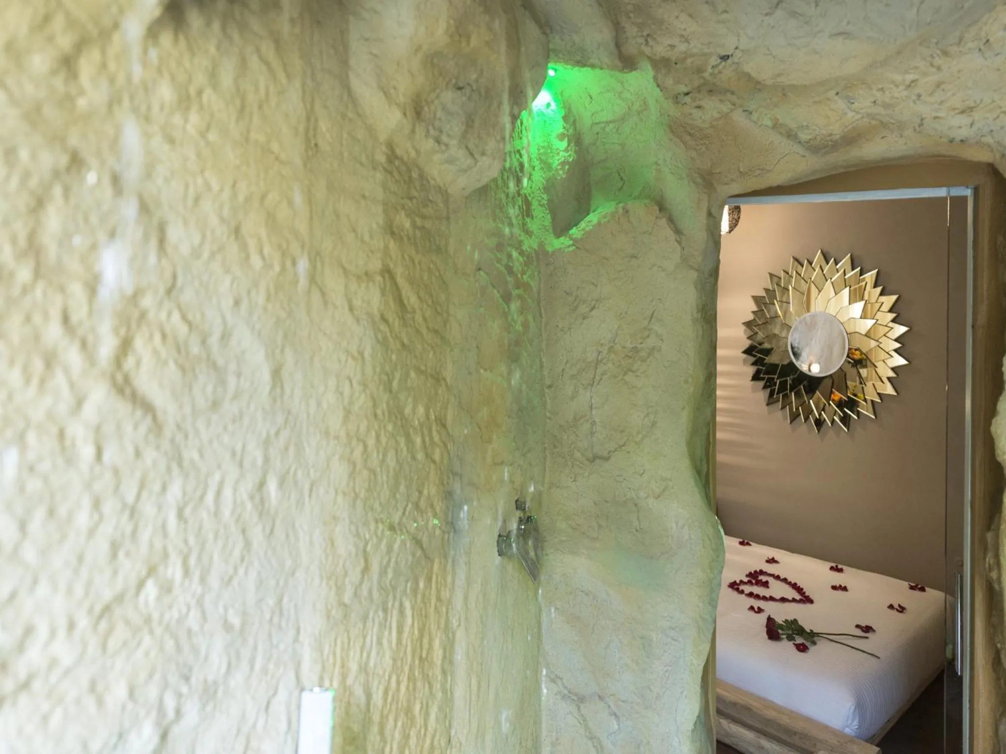 Photo of the whole room in iRooms Central Station