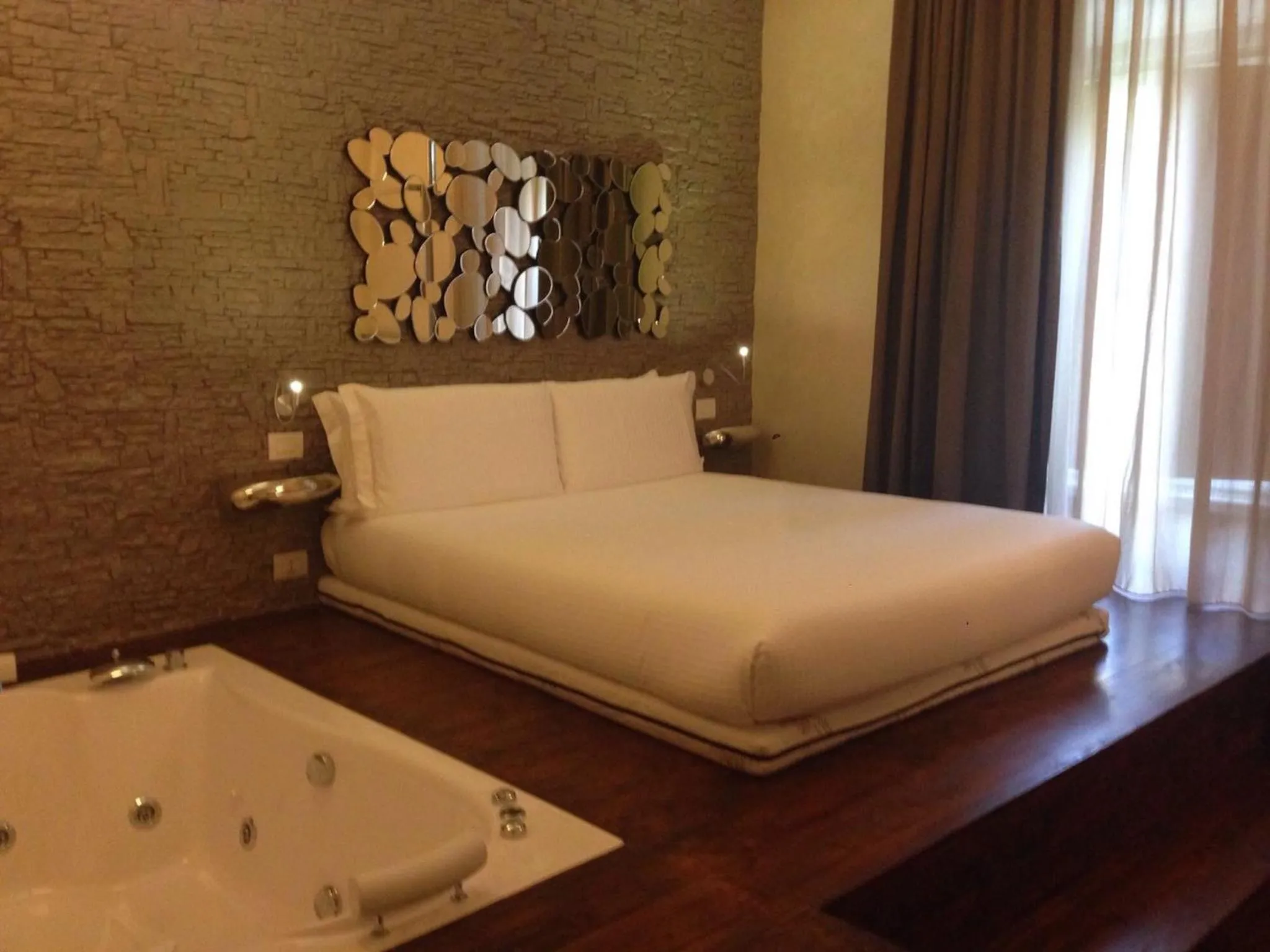 Photo of the whole room, Bed in iRooms Central Station