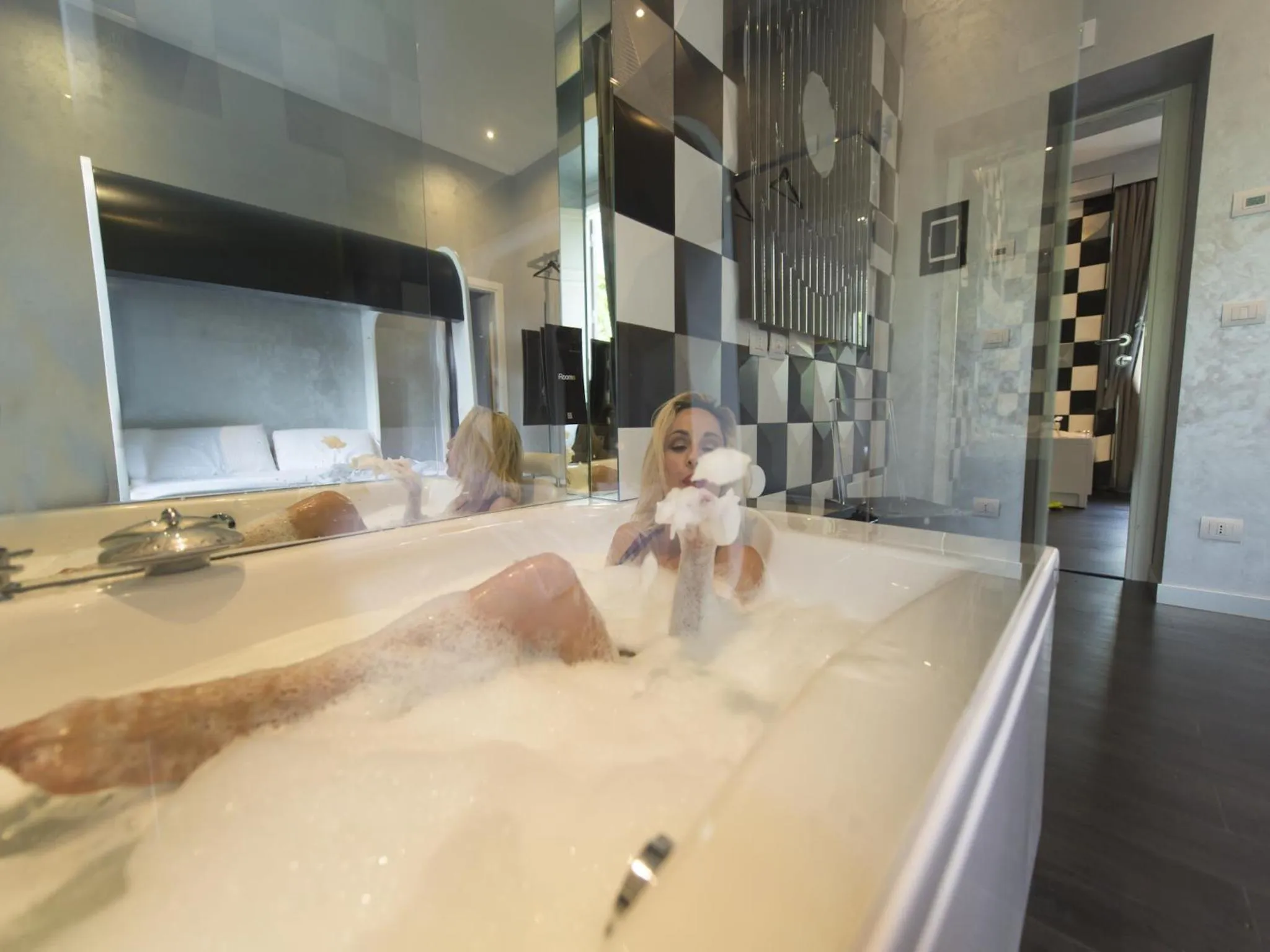 Photo of the whole room in iRooms Central Station