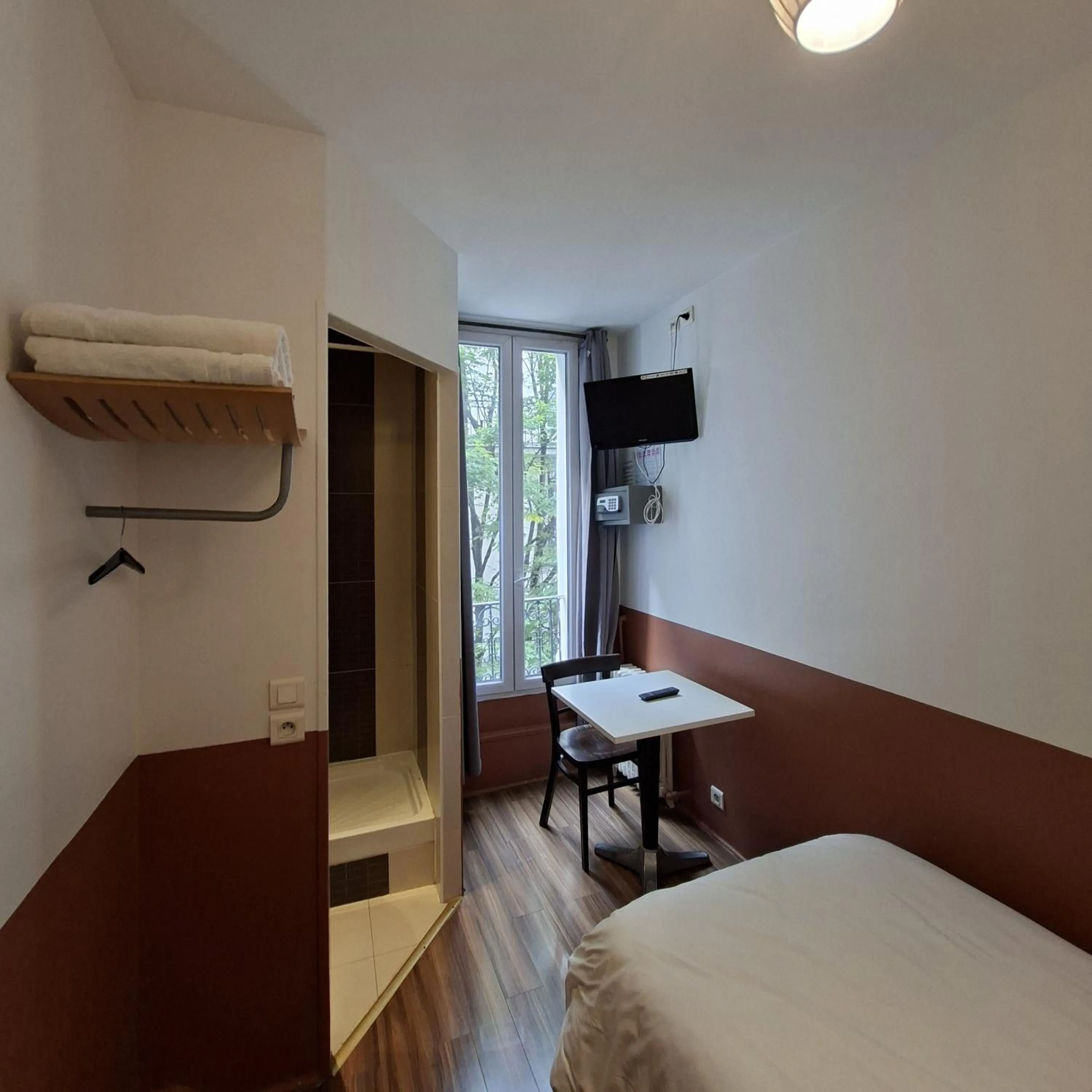 Photo of the whole room, Bed in Caulaincourt Montmartre by Hiphophostels