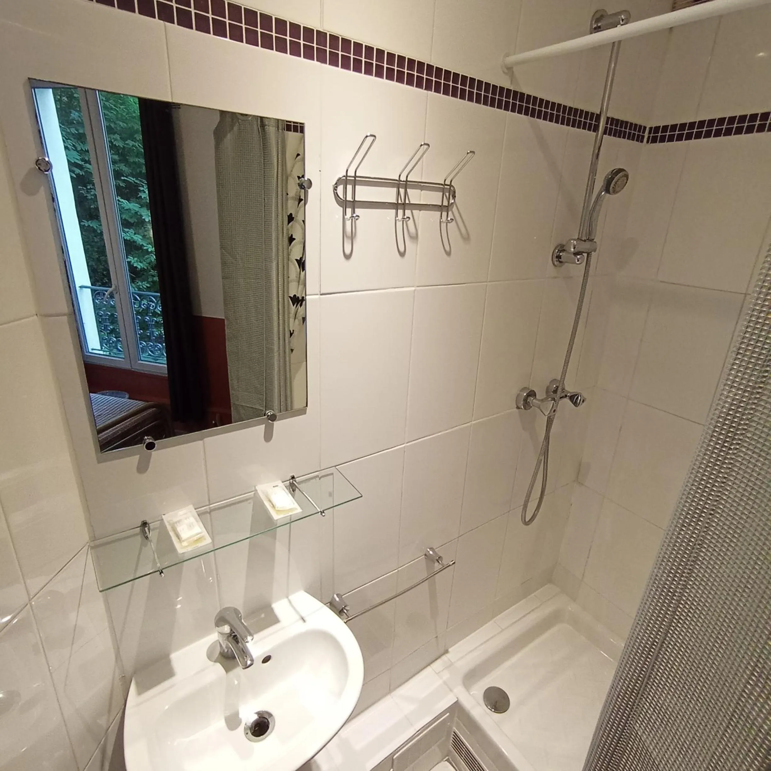 Bathroom in Caulaincourt Montmartre by Hiphophostels