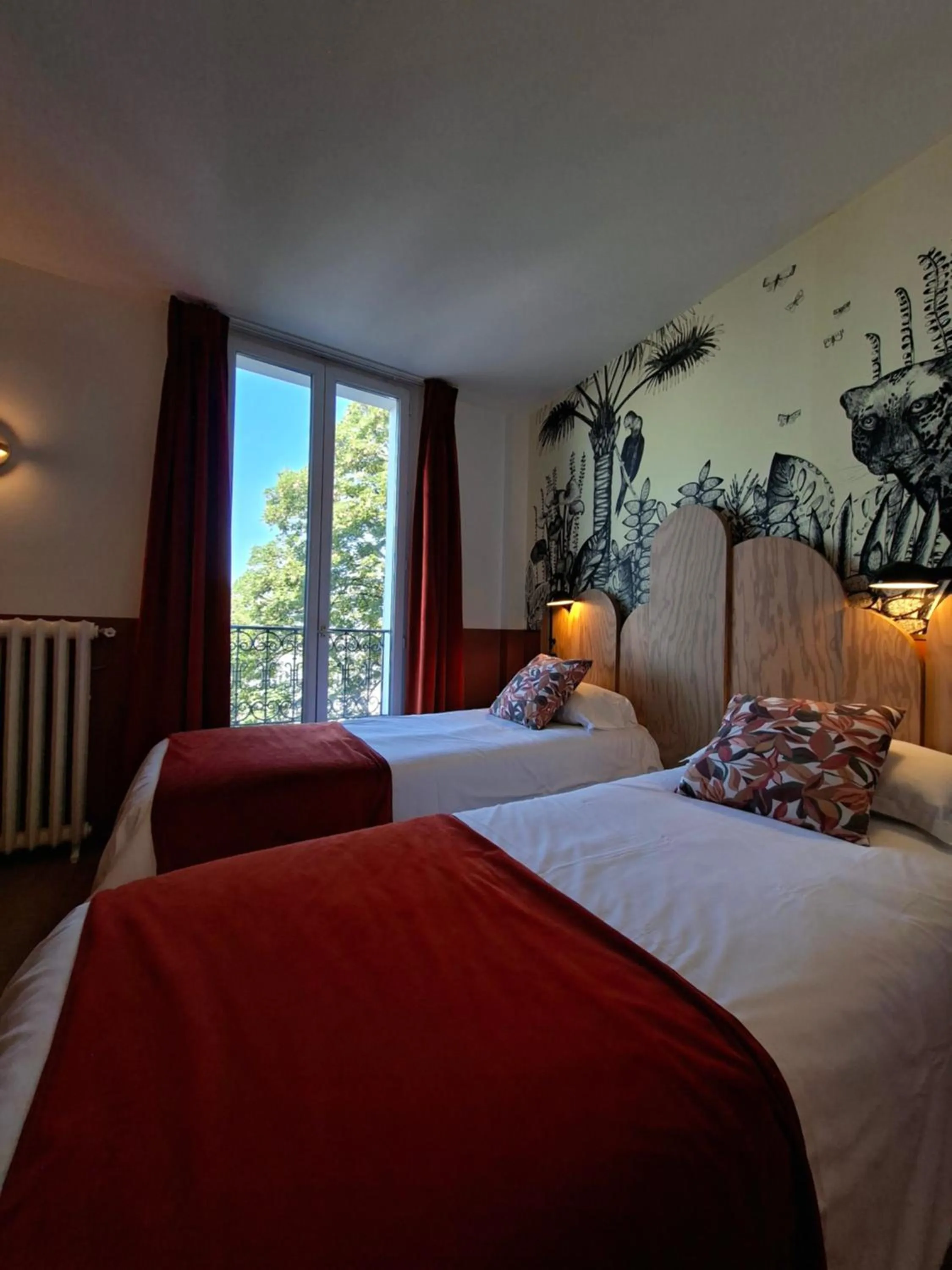 Photo of the whole room, Bed in Caulaincourt Montmartre by Hiphophostels