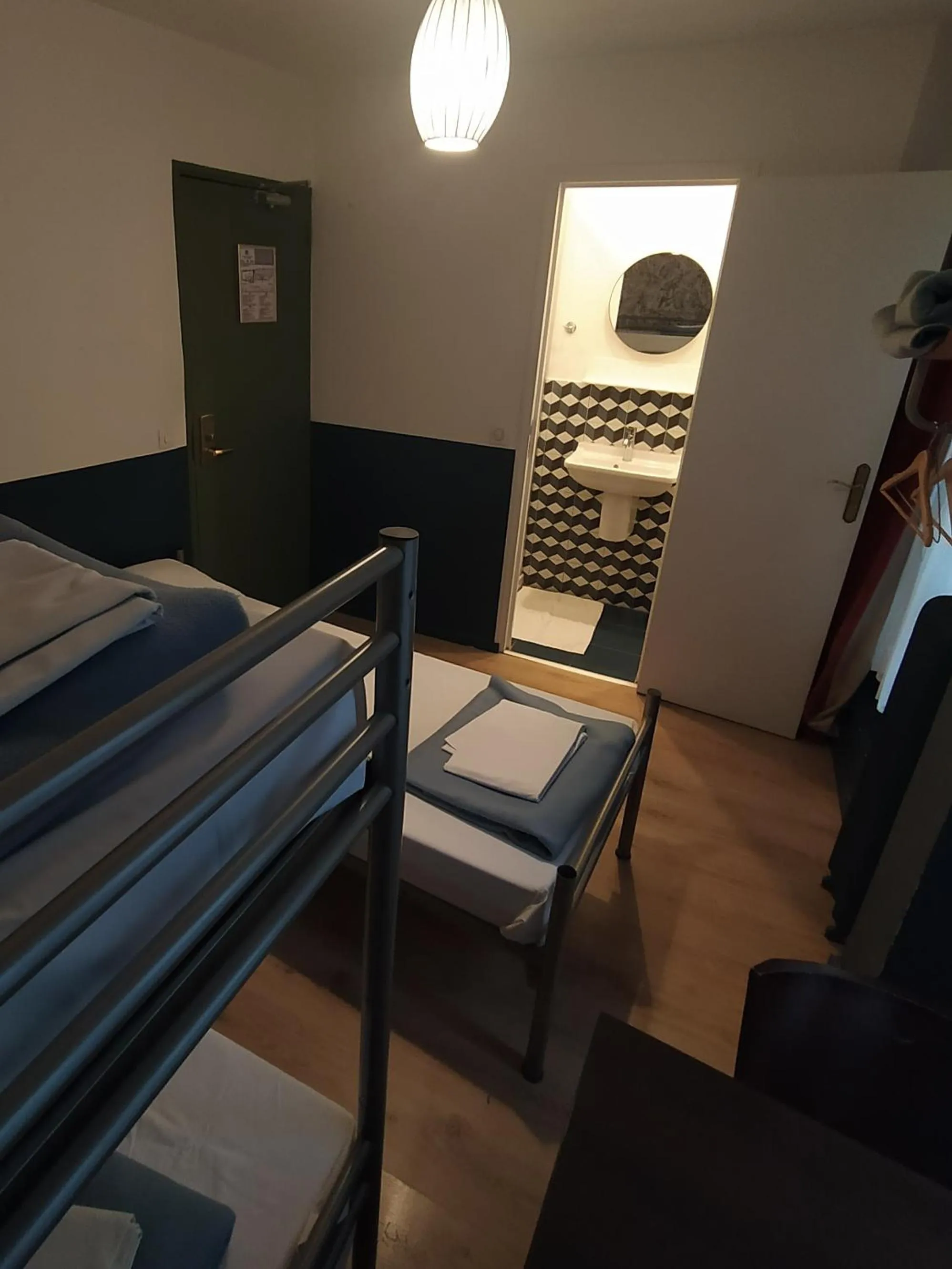 bunk bed, Bed in Caulaincourt Montmartre by Hiphophostels