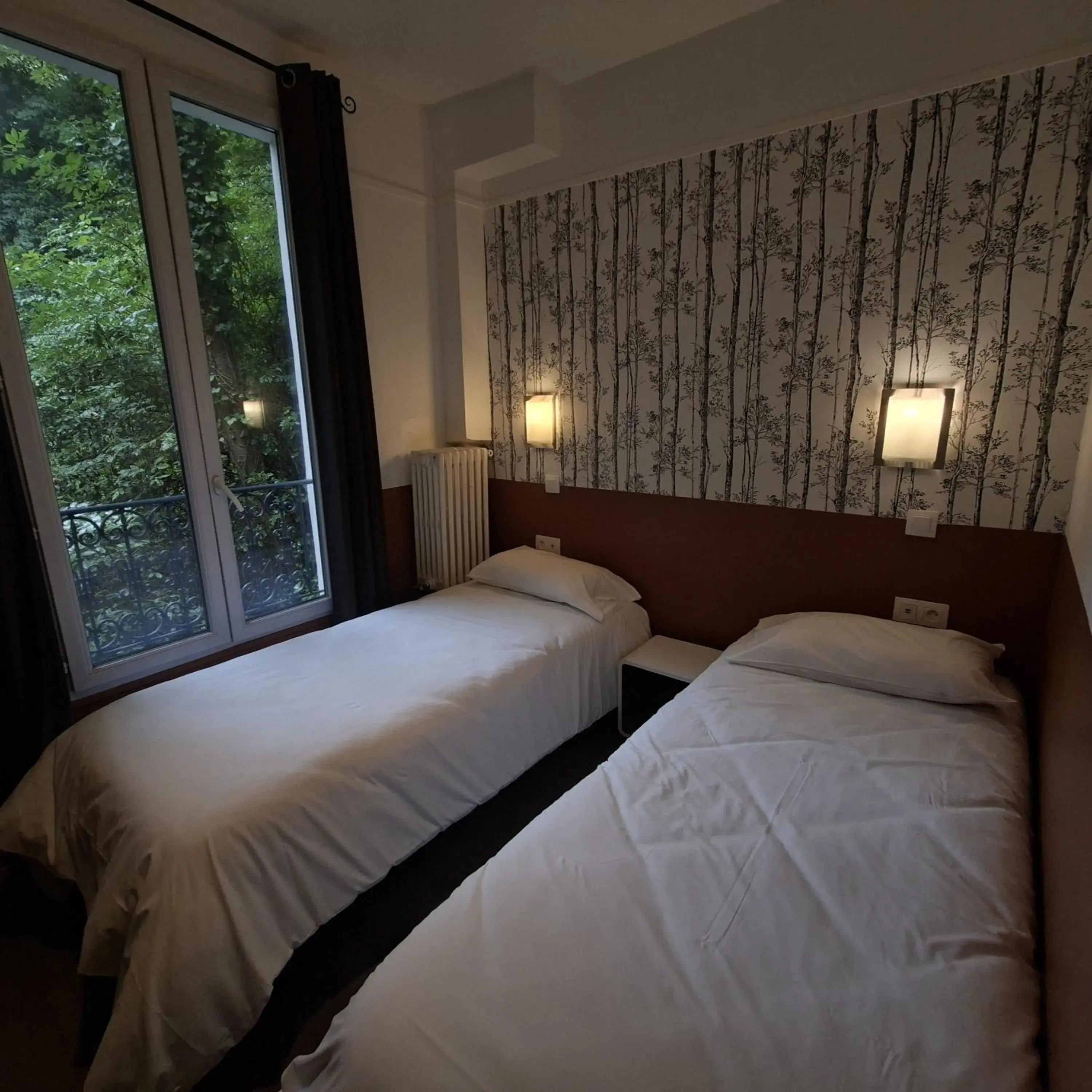 Twin Room with Shower in Caulaincourt Montmartre by Hiphophostels Twin Room with Shower in Caulaincourt Montmartre by Hiphophostels