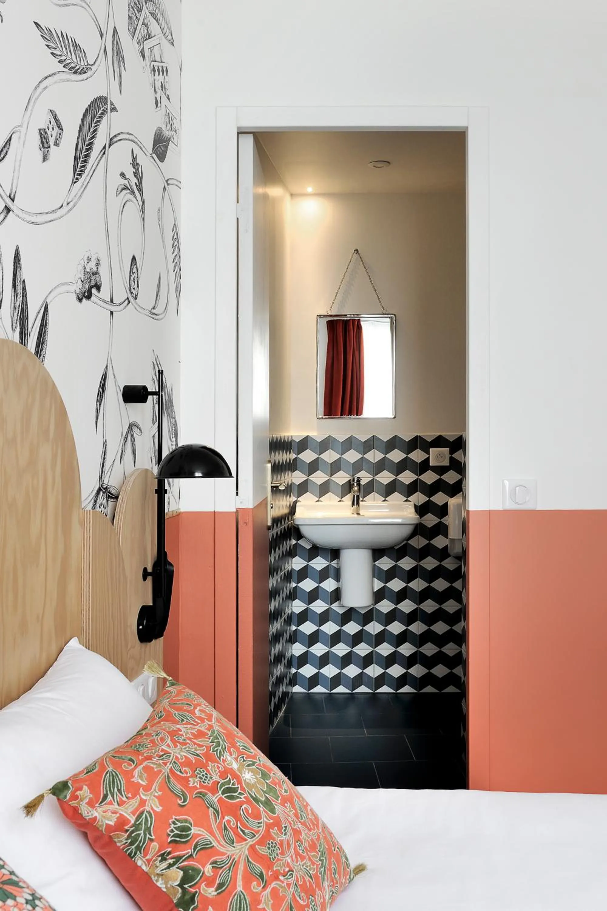 Photo of the whole room, Bed in Caulaincourt Montmartre by Hiphophostels