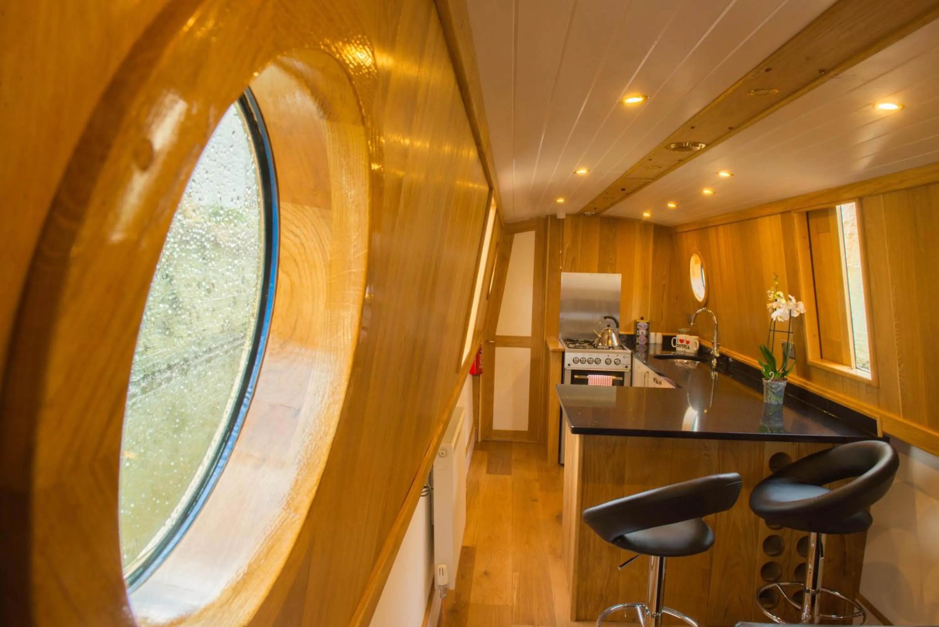 Kitchen or kitchenette in Narrowboat Puzzle