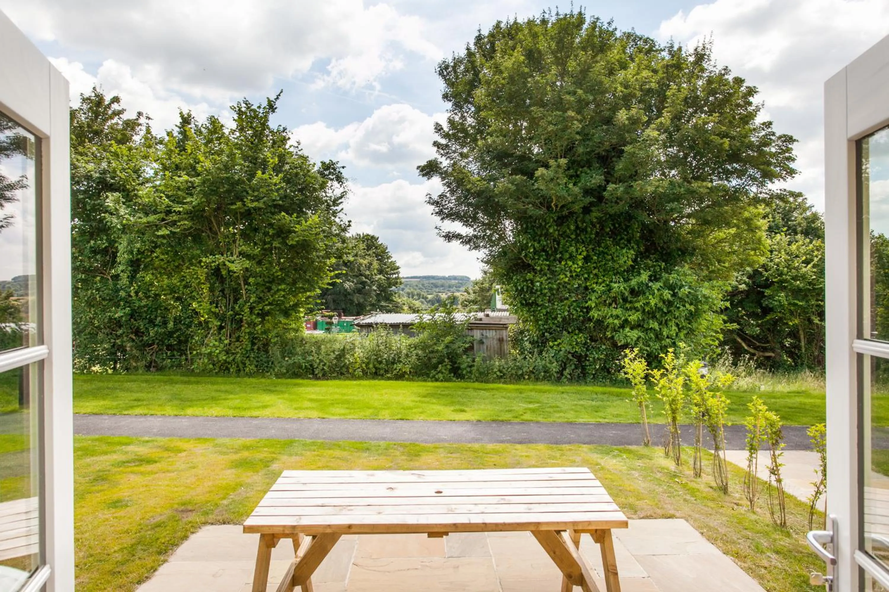 Garden view in Watercress Lodges & Campsite