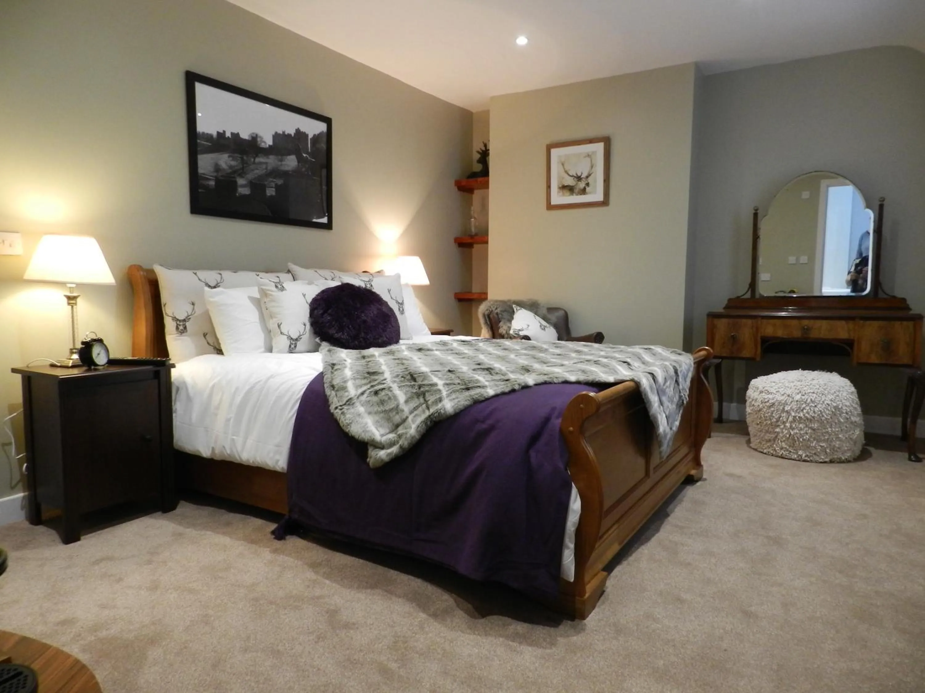 Property building, Bed in White Swan Inn