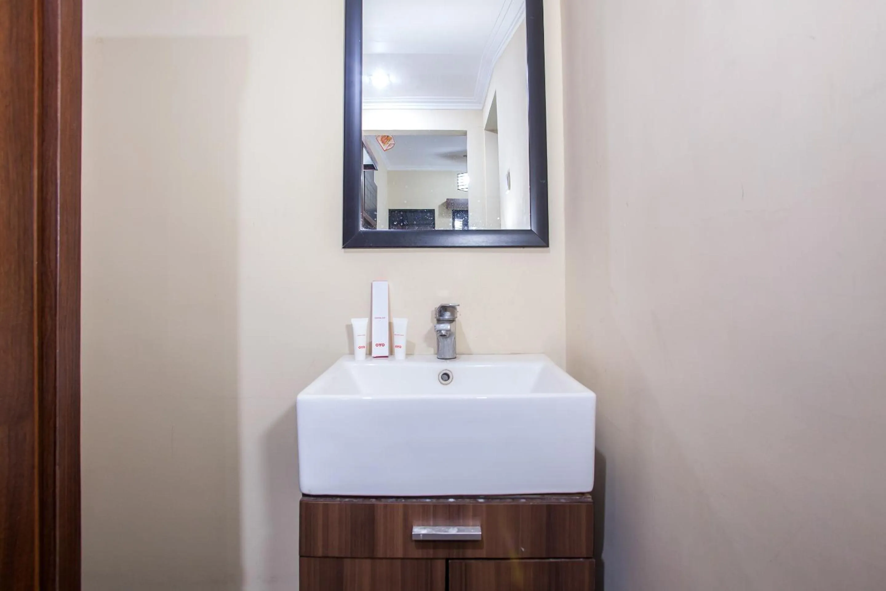 Bathroom in Capital O 887 Green Hill Hotel And Convention Center