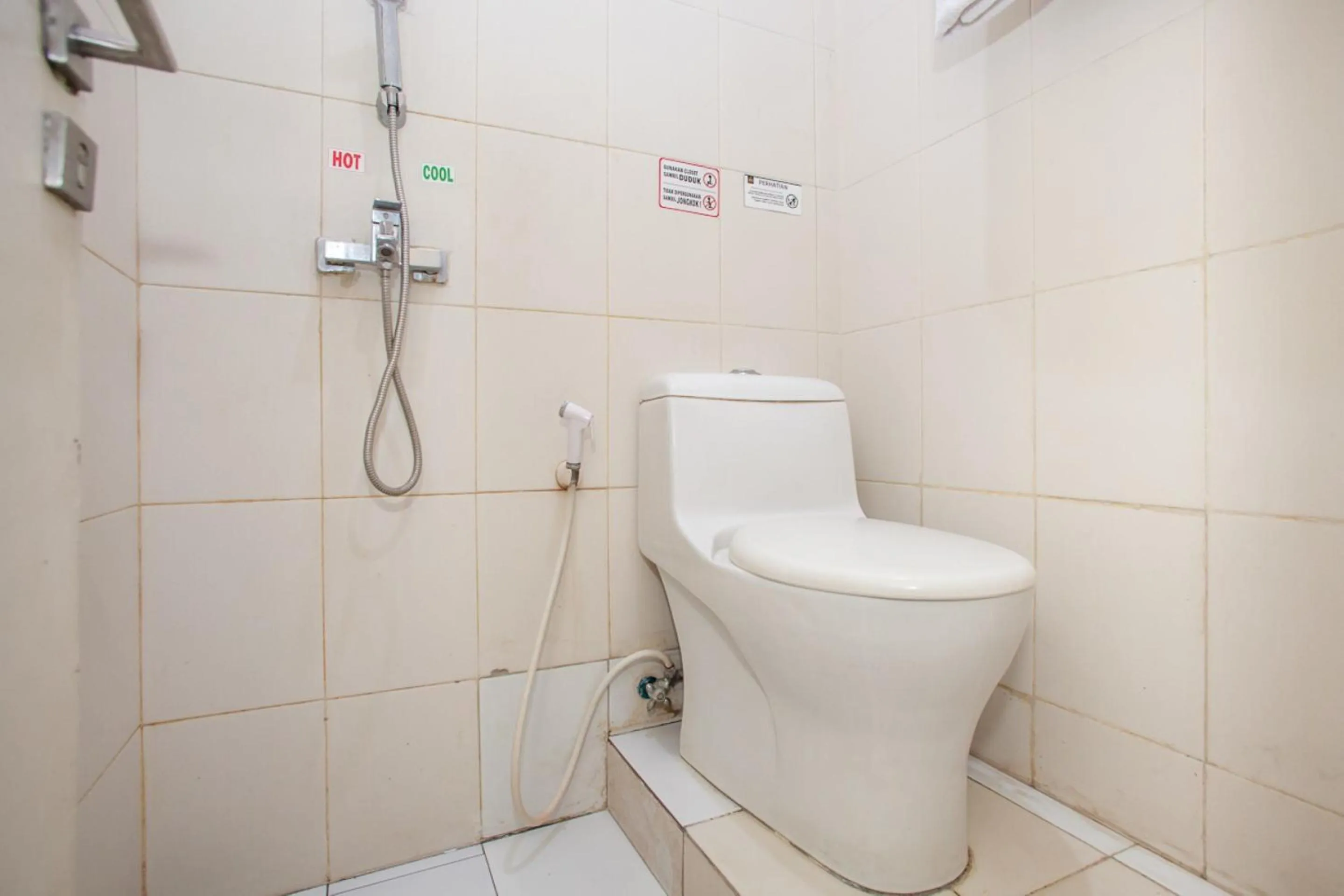 Bathroom in Capital O 887 Green Hill Hotel And Convention Center