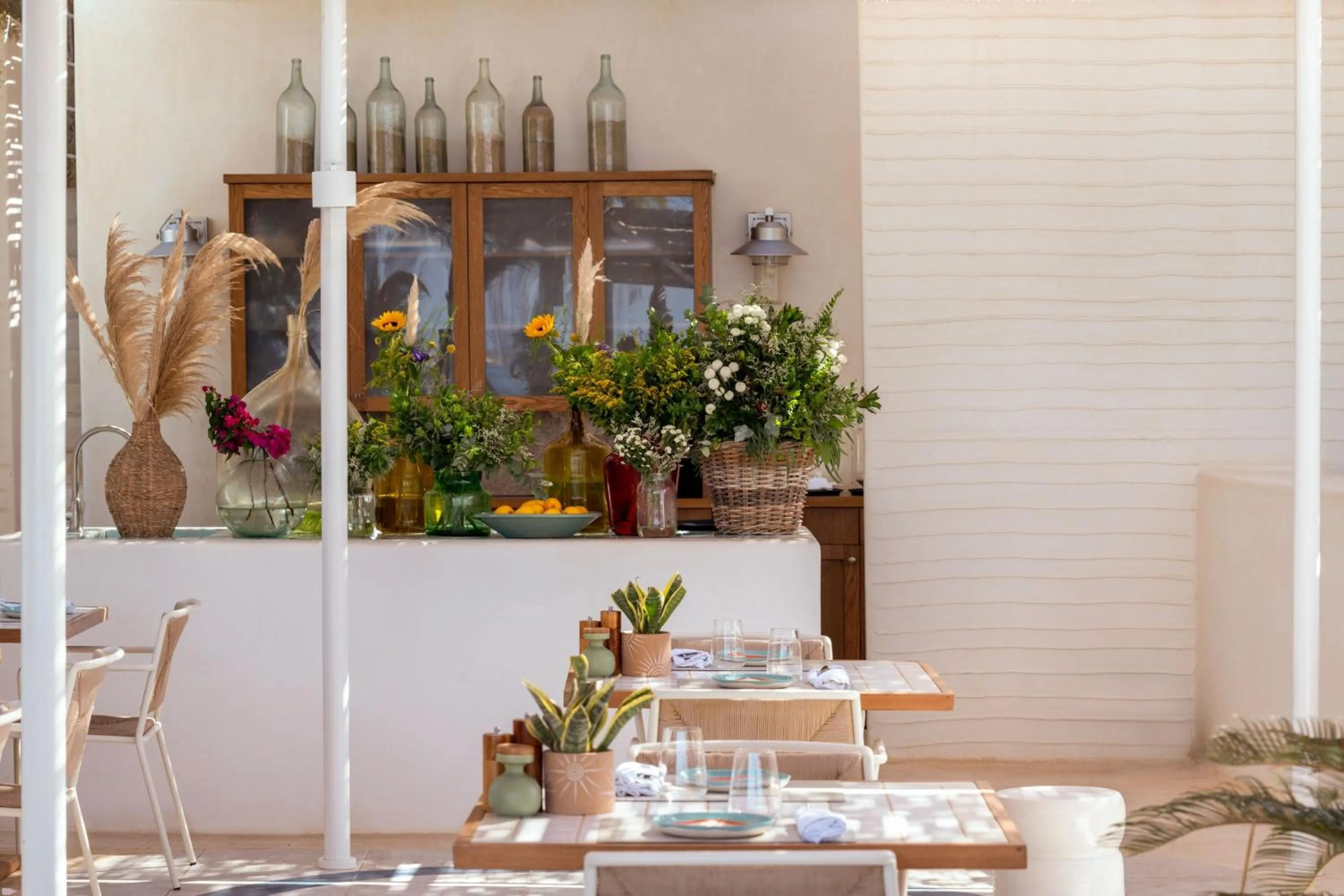 Restaurant/places to eat in Cosme, a Luxury Collection Resort, Paros