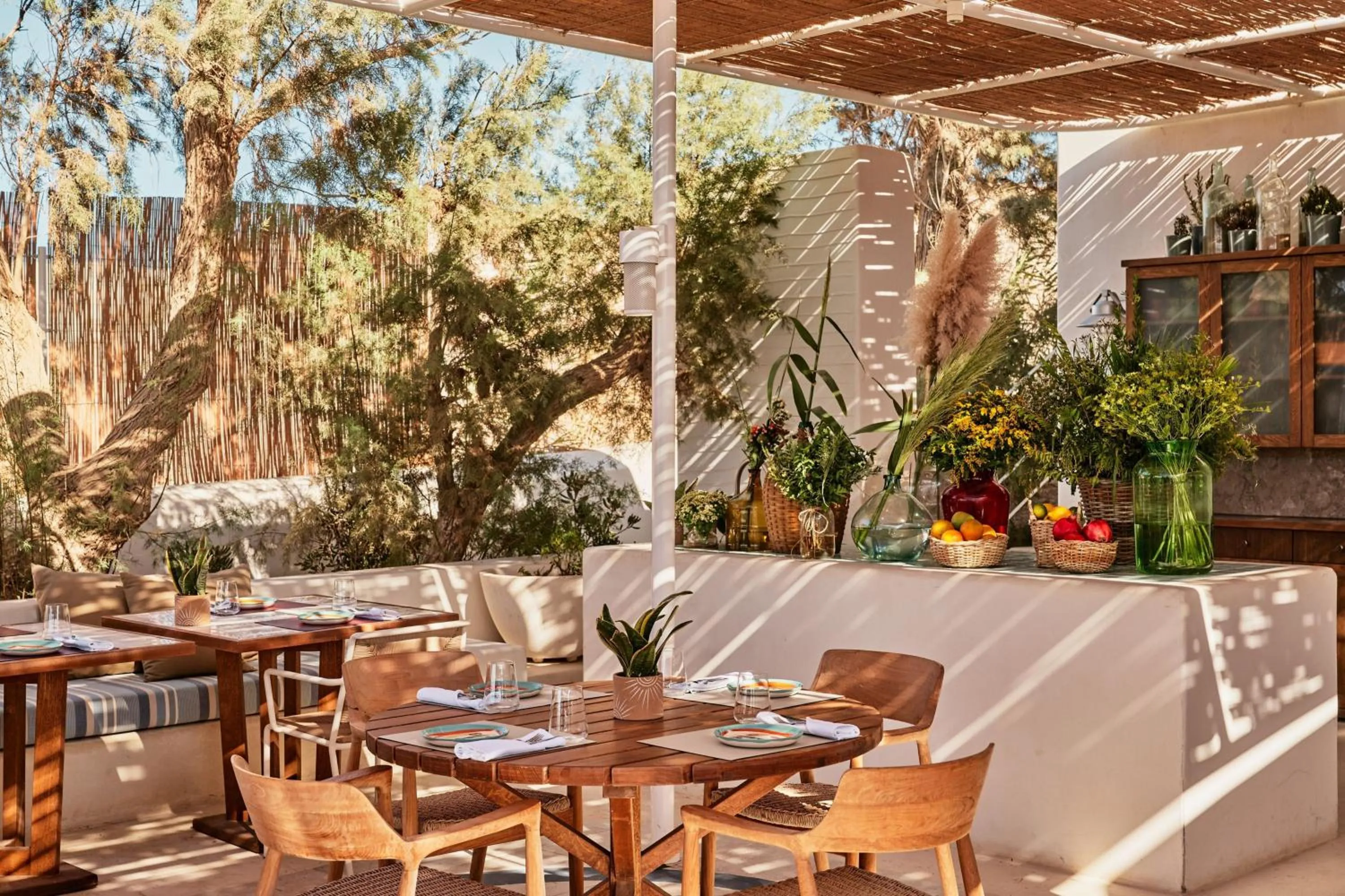 Restaurant/places to eat in Cosme, a Luxury Collection Resort, Paros