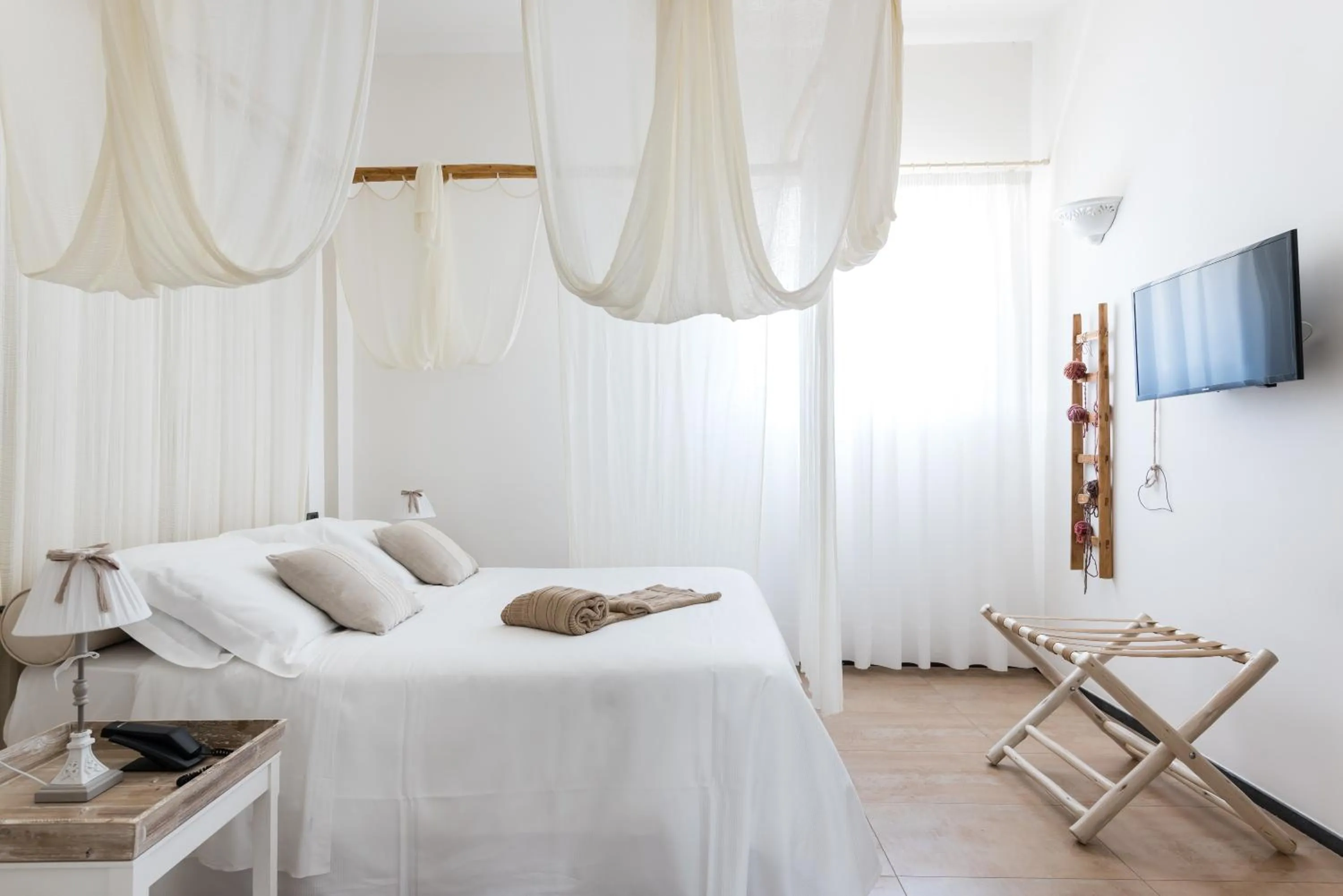 Decorative detail, Bed in Hotel Borgo Pantano