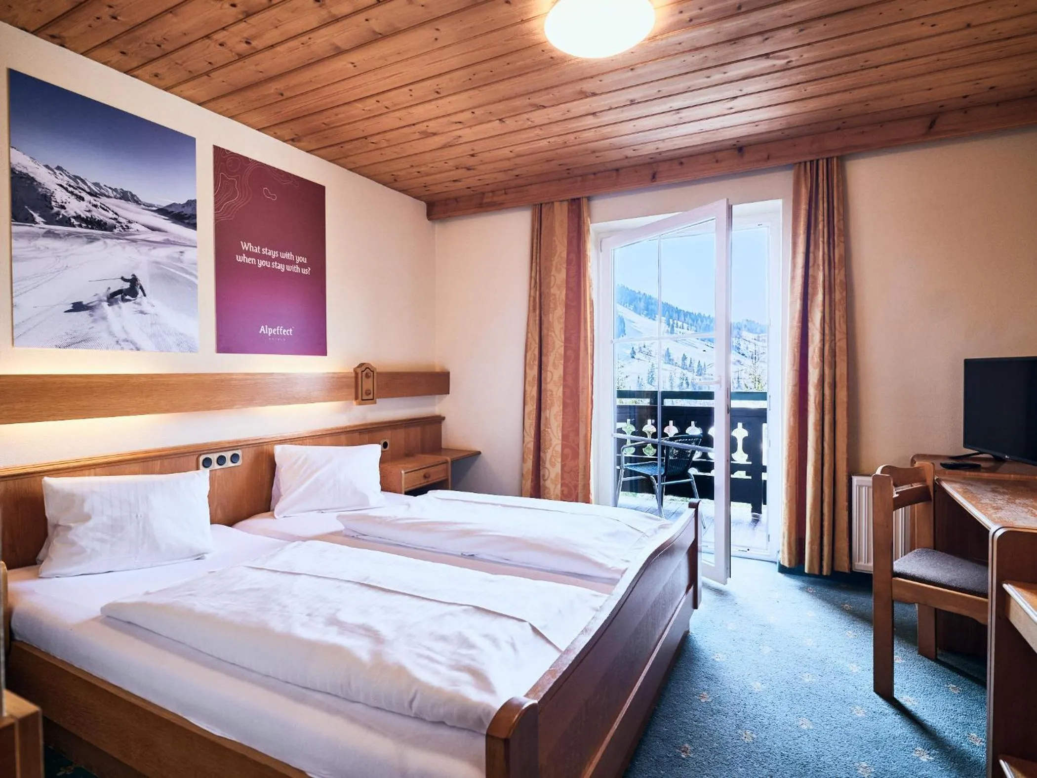 Balcony/Terrace, Bed in Hotel Kirchboden by Alpeffect Hotels