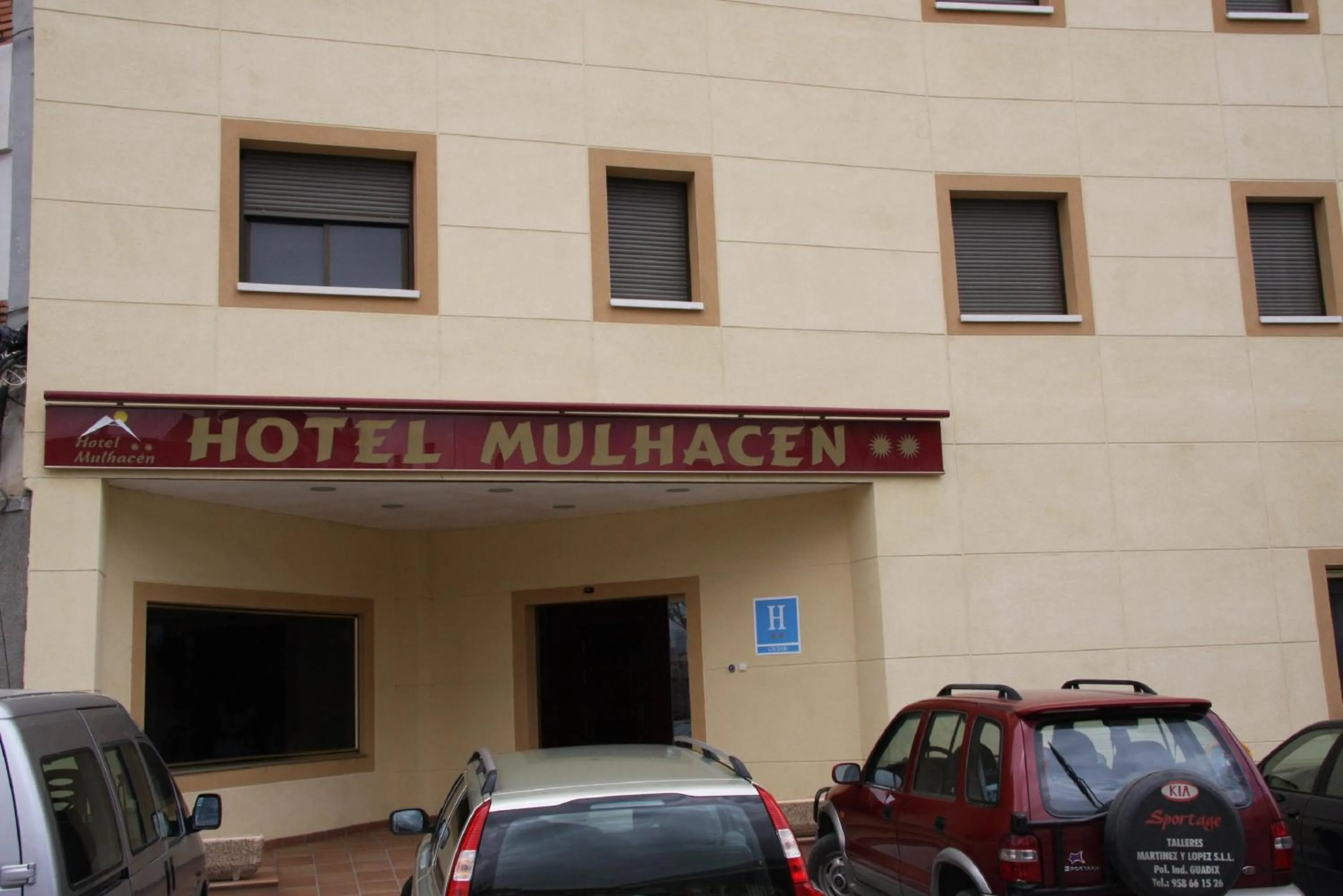Facade/entrance in Hotel Mulhacen