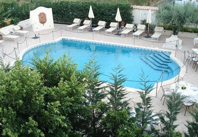 Swimming pool in Villa Daphne