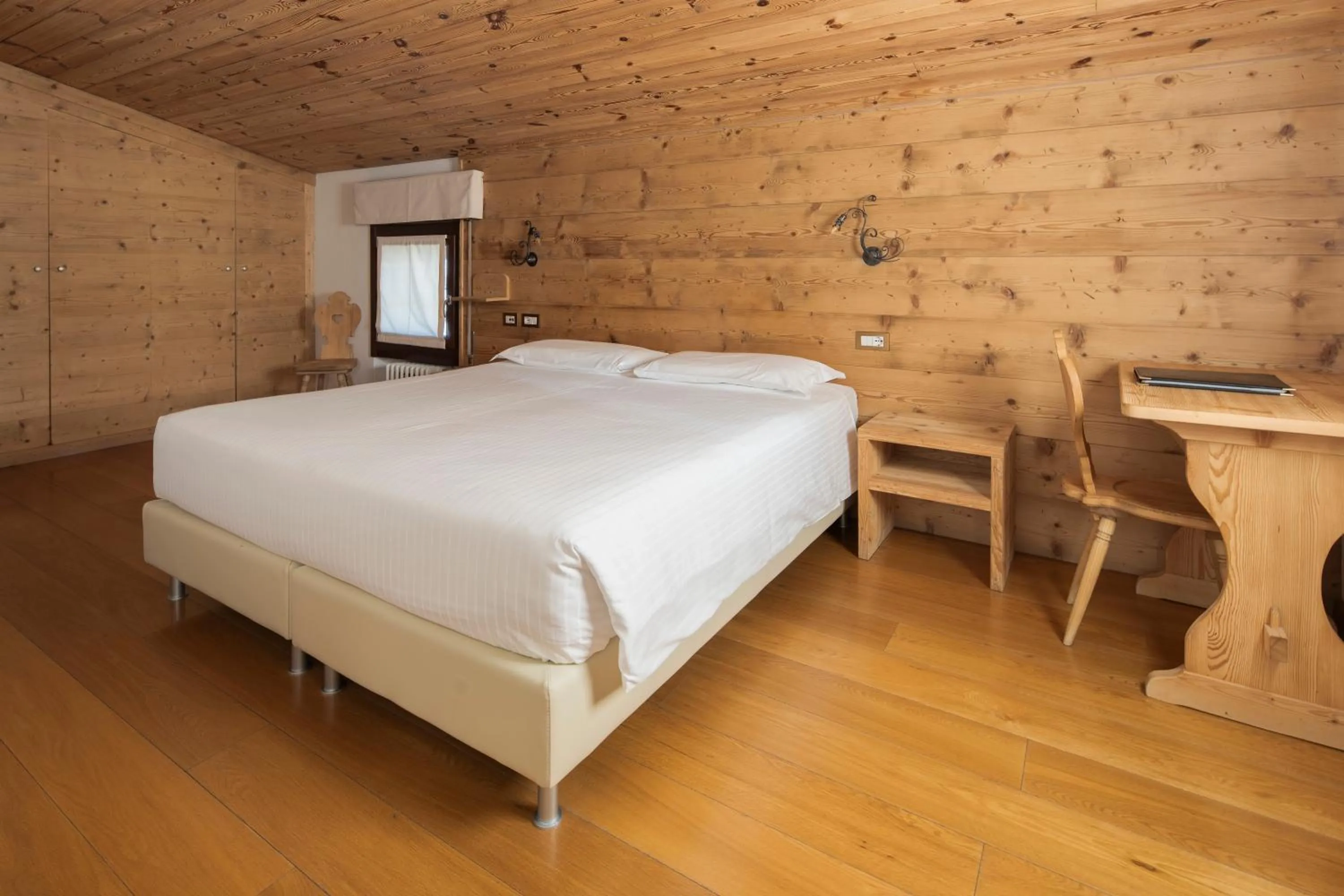 Photo of the whole room, Bed in Hotel Montana