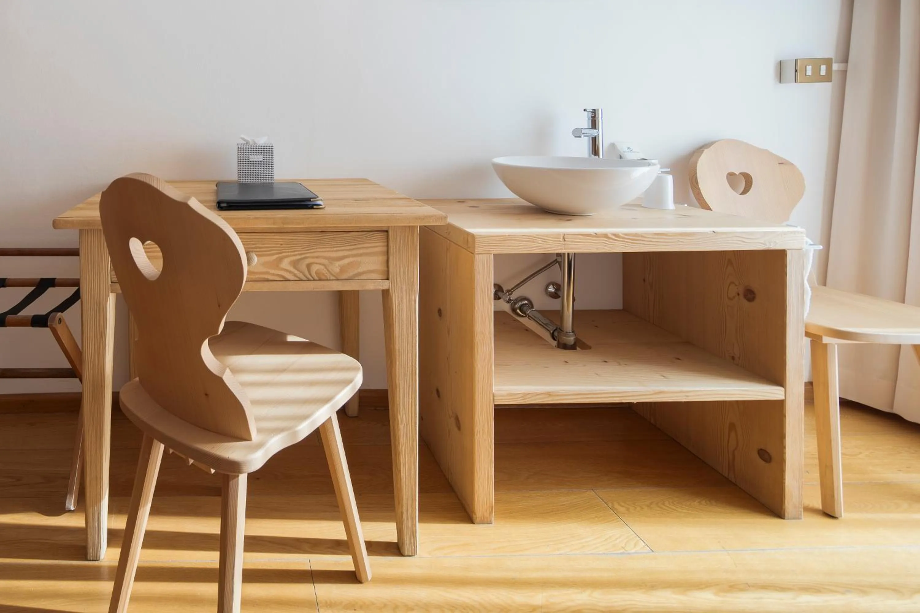 Decorative detail in Hotel Montana