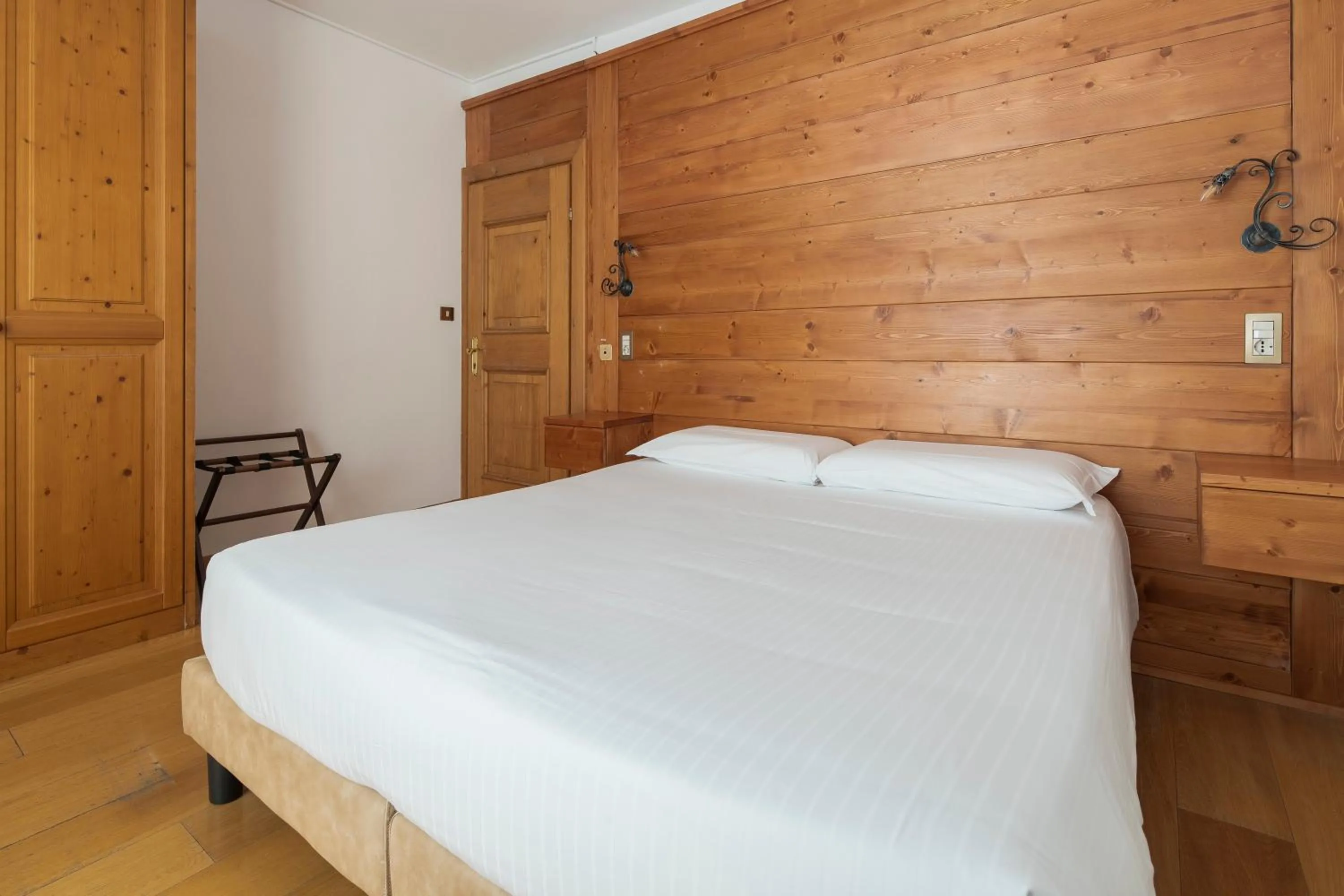 Bedroom, Bed in Hotel Montana