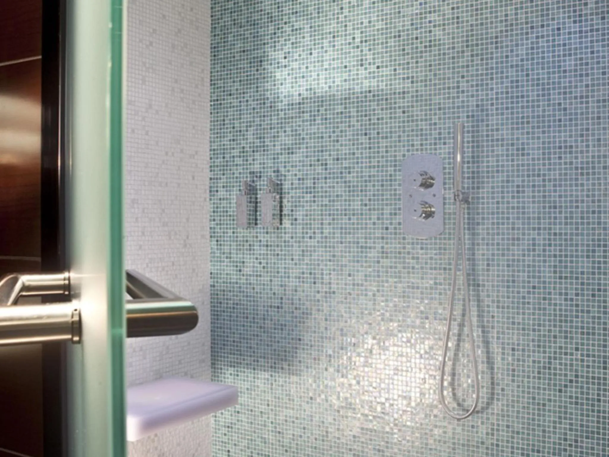 Steam room in Les Jardins De La Villa