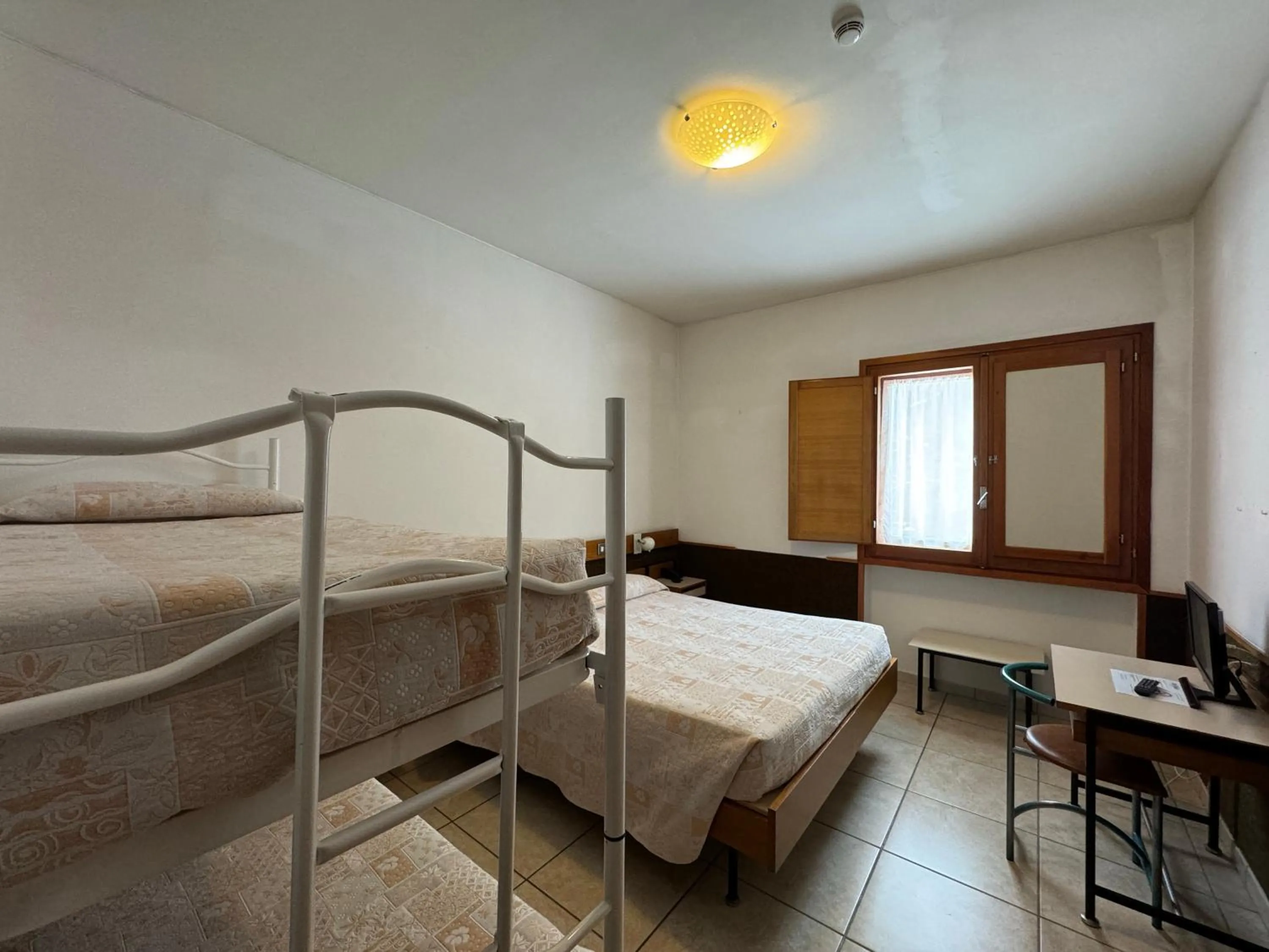 Bedroom, Bed in Hotel Holidays