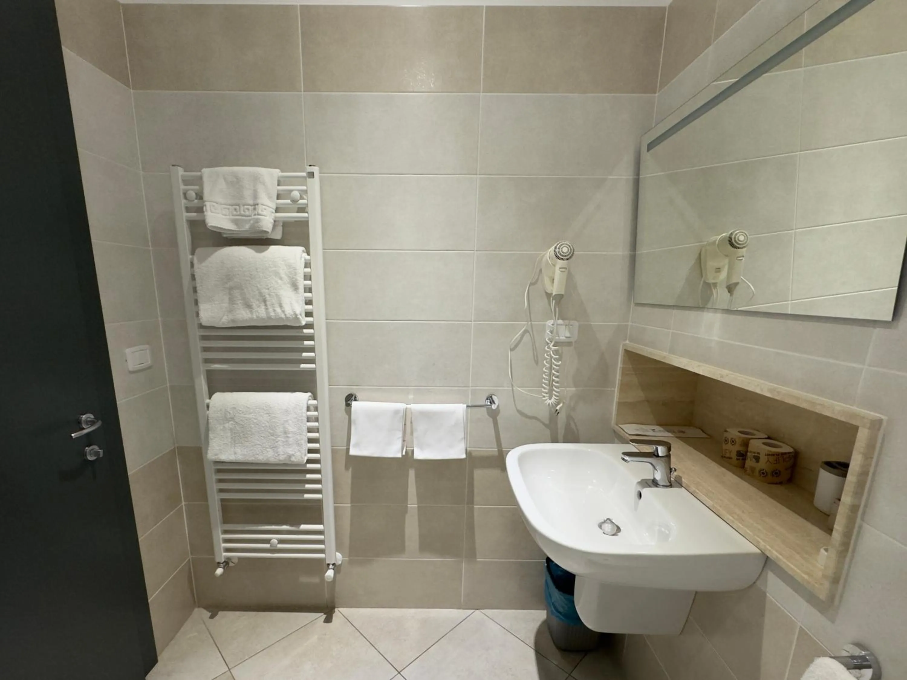 Bathroom in Hotel Holidays