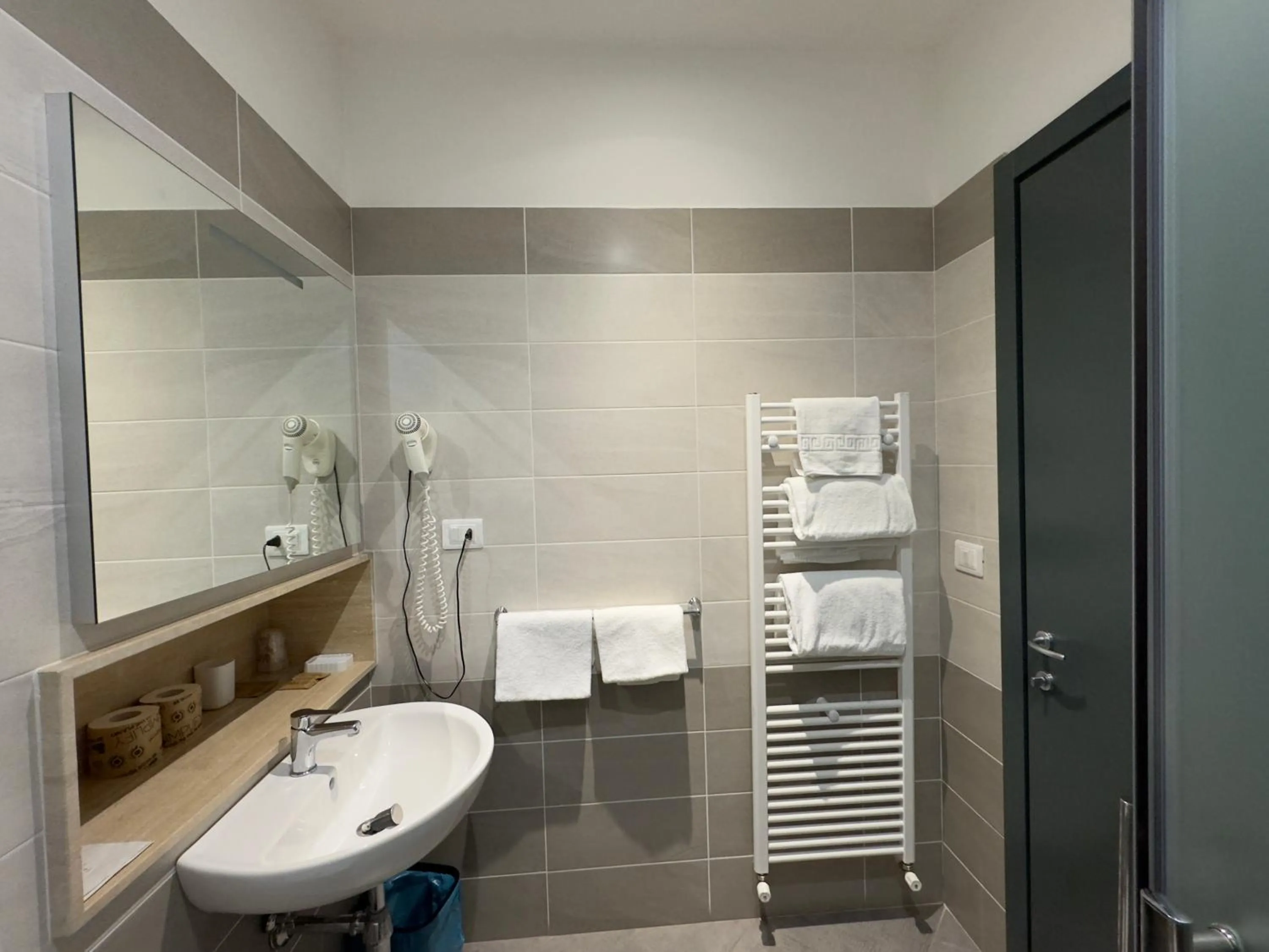 Bathroom in Hotel Holidays