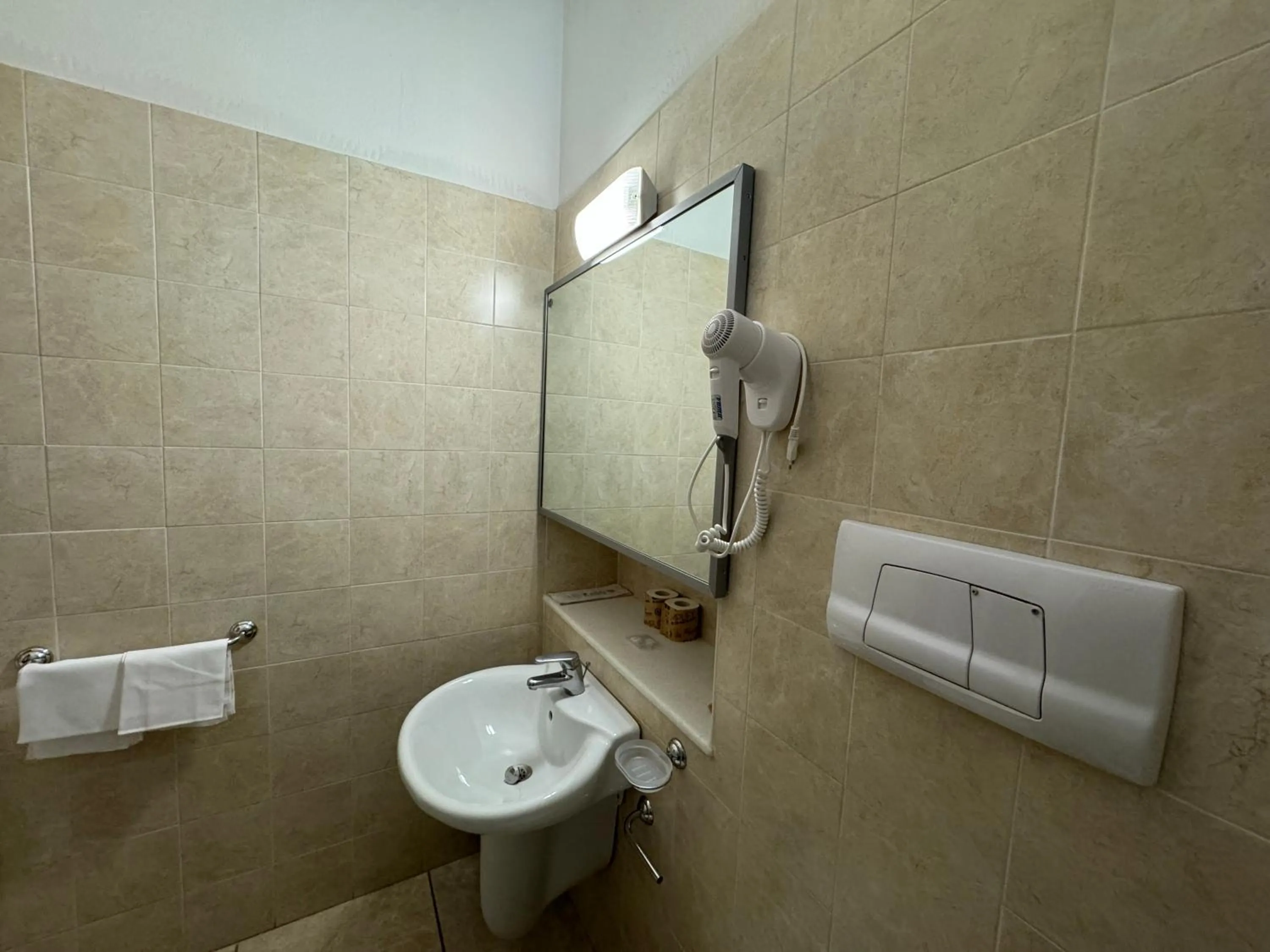 Bathroom in Hotel Holidays